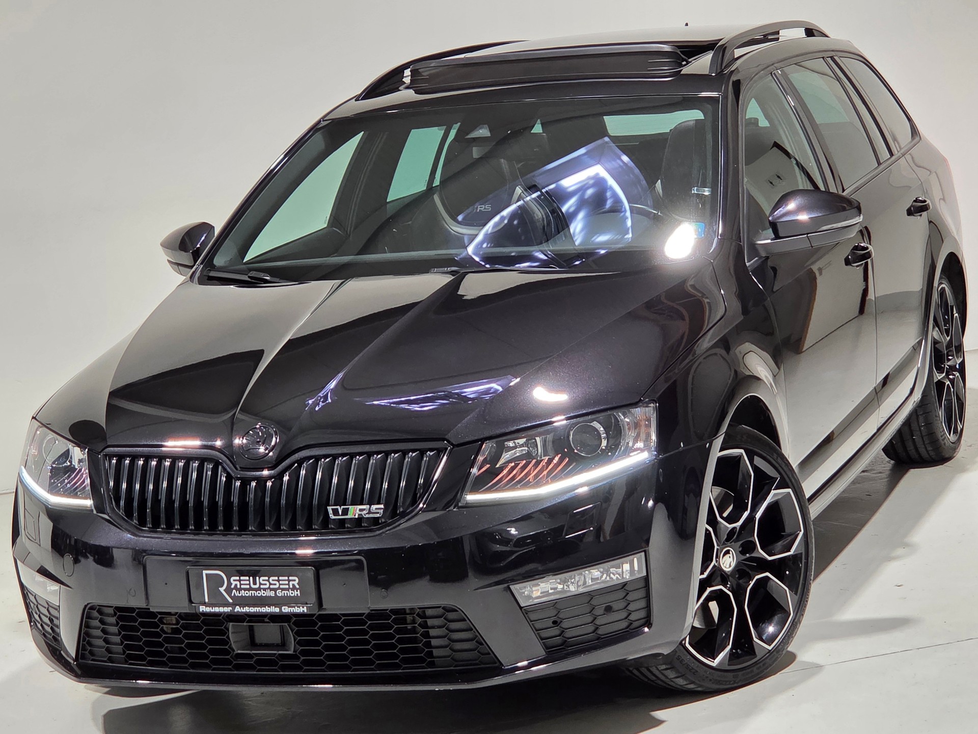 SKODA Octavia Combi 2.0 TSI RS 230 DSG-image-0
