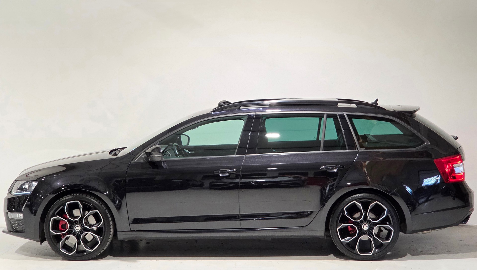 SKODA Octavia Combi 2.0 TSI RS 230 DSG-image-1