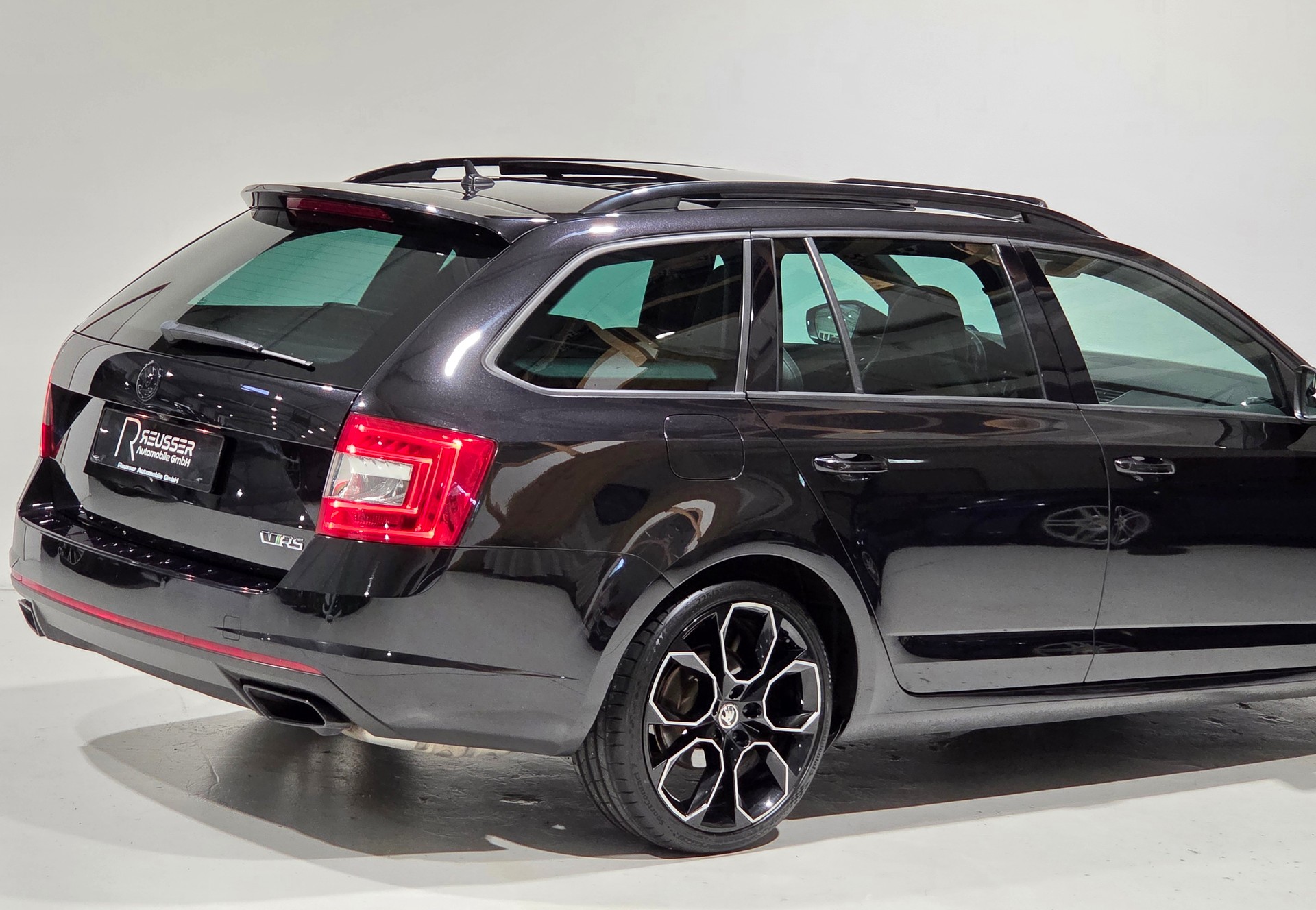 SKODA Octavia Combi 2.0 TSI RS 230 DSG-image-25