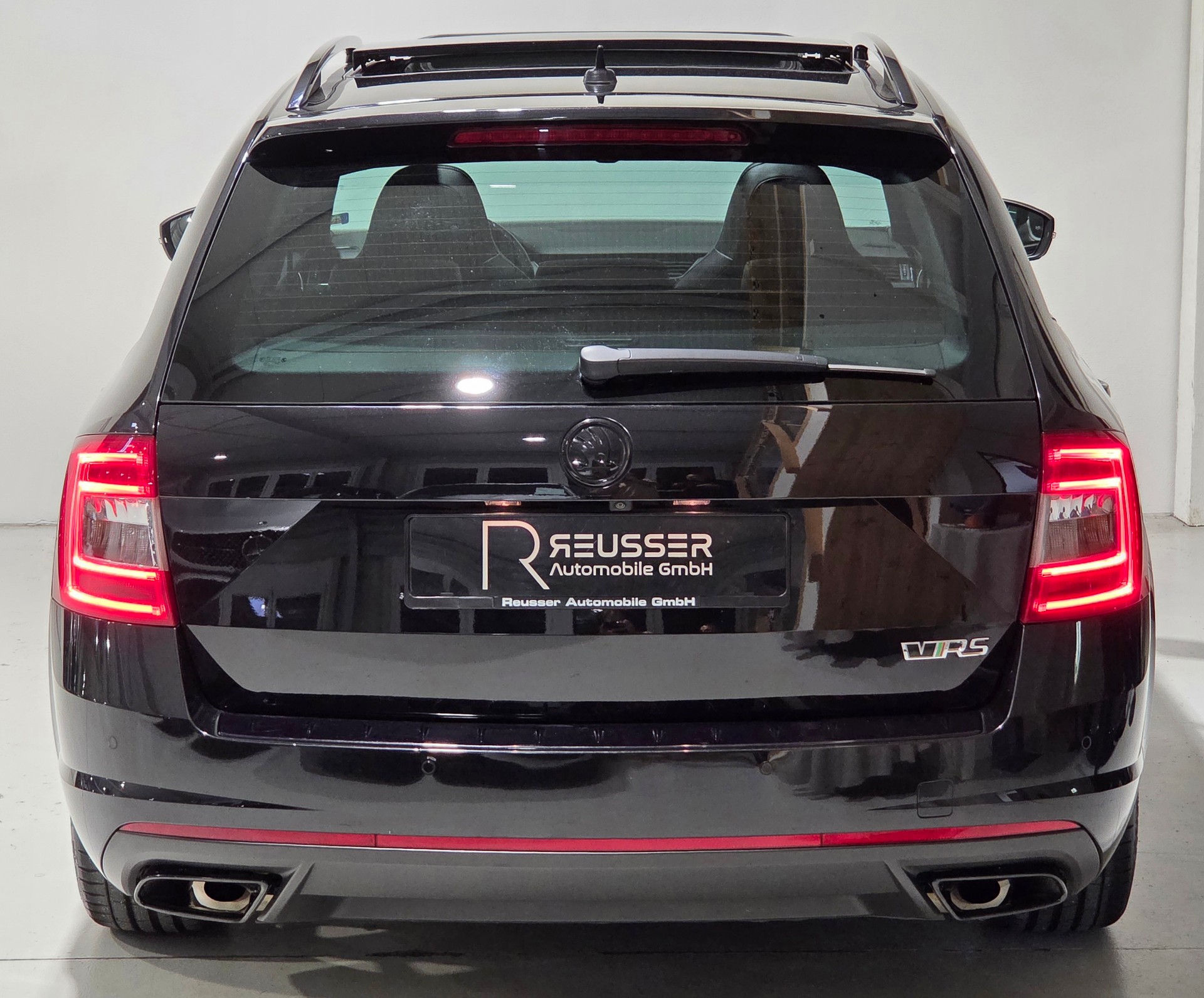 SKODA Octavia Combi 2.0 TSI RS 230 DSG-image-3