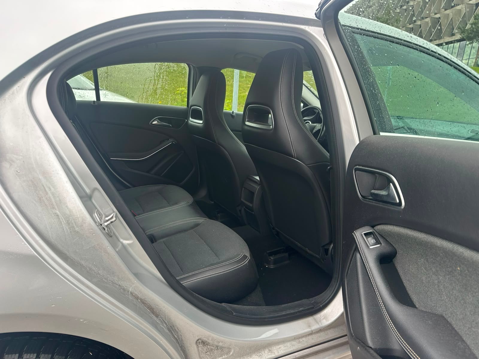 MERCEDES-BENZ A 180 Urban 7G-DCT-image-5