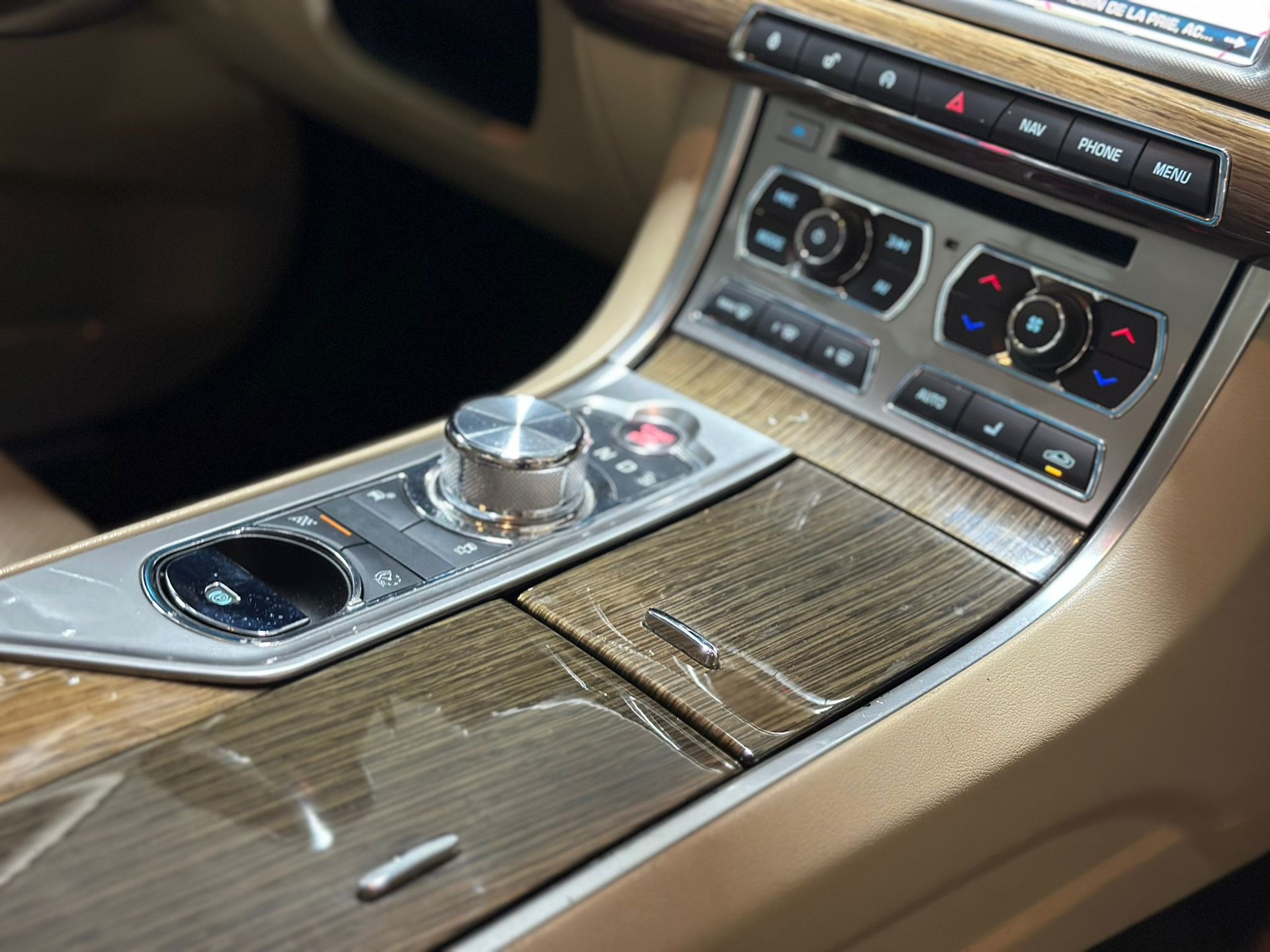 JAGUAR XF 3.0 V6 S/C 4x4-image-12