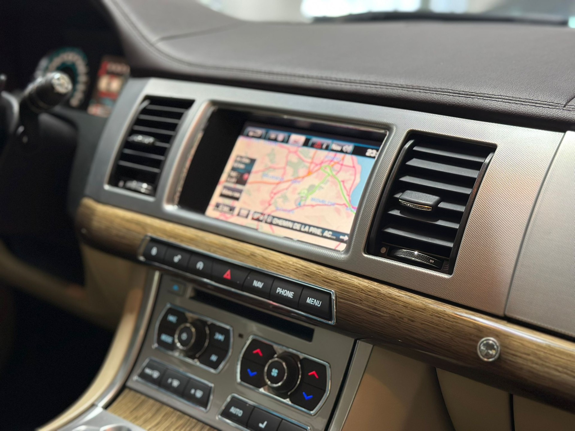 JAGUAR XF 3.0 V6 S/C 4x4-image-13