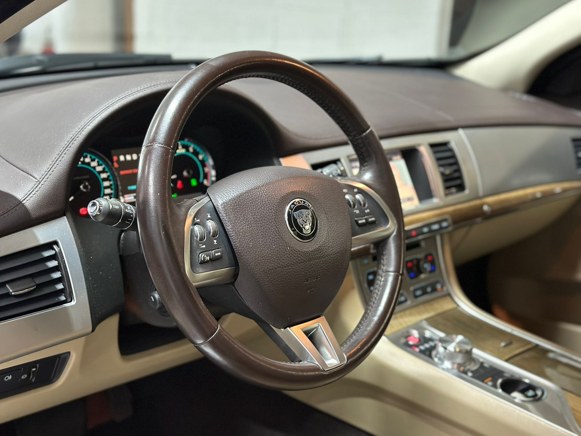 JAGUAR XF 3.0 V6 S/C 4x4-image-9