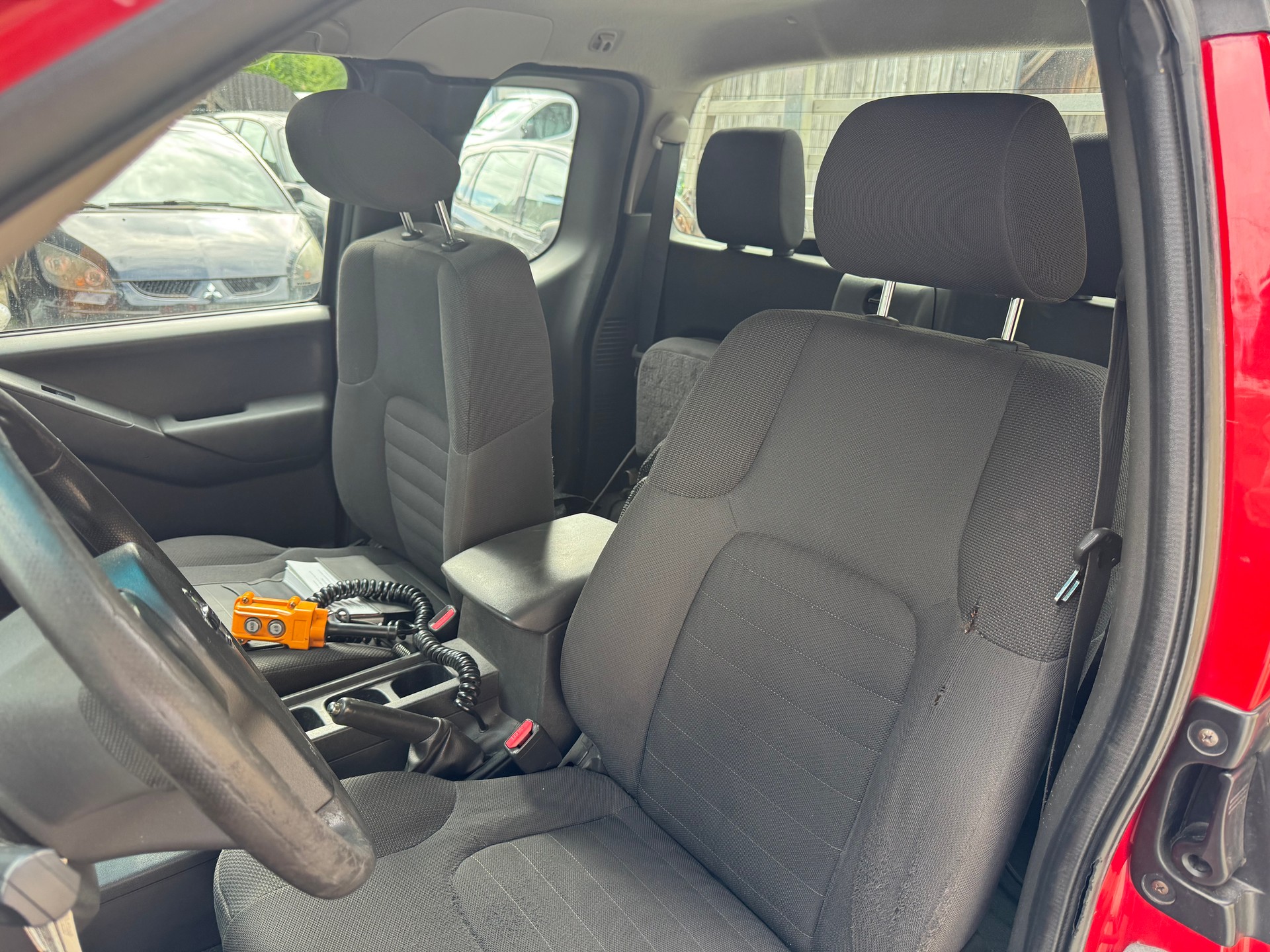 NISSAN Navara King Cab SE 2.5 dCi 4WD-image-8