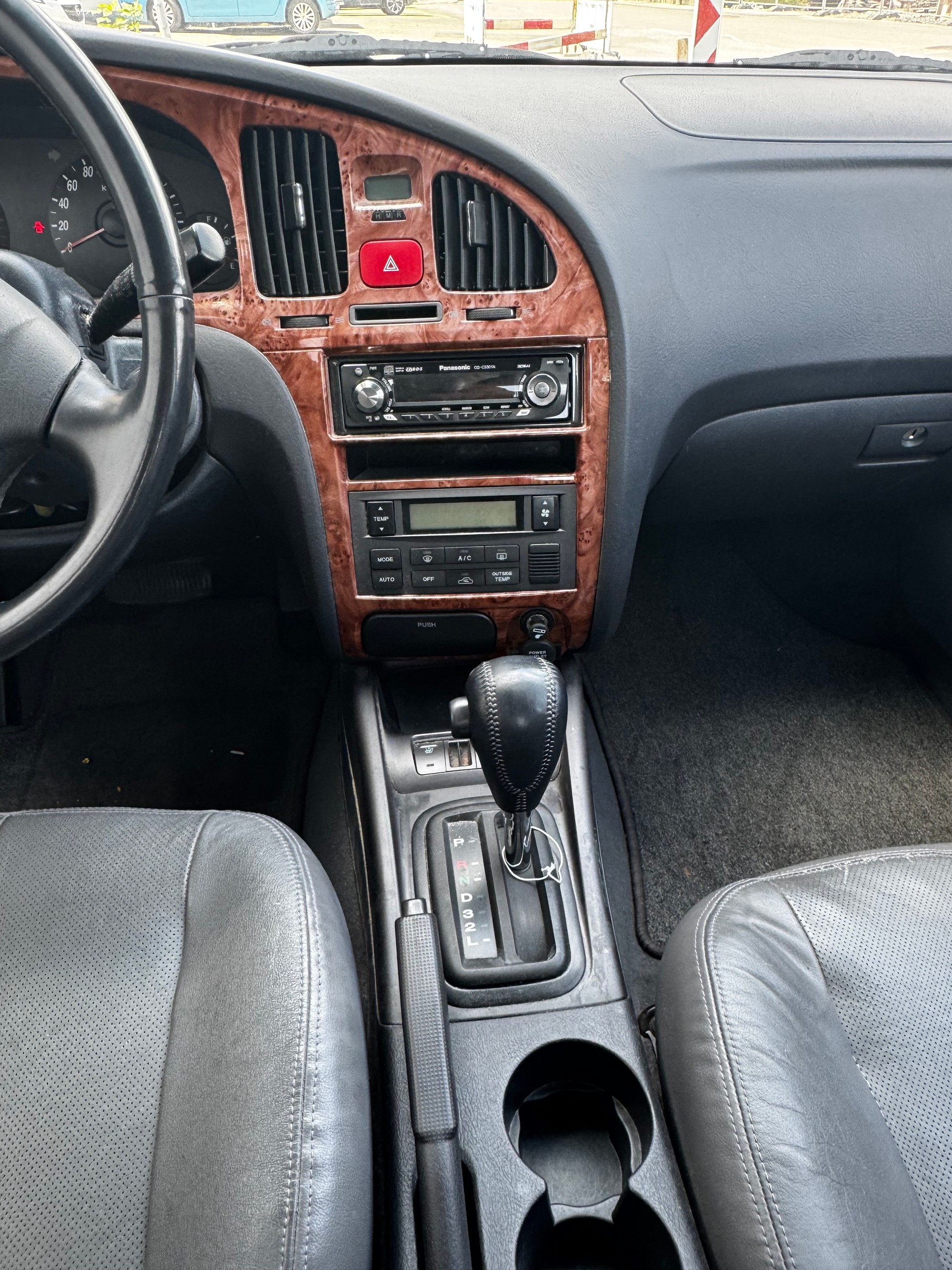HYUNDAI Elantra 2.0 16V Swiss Edition-image-11