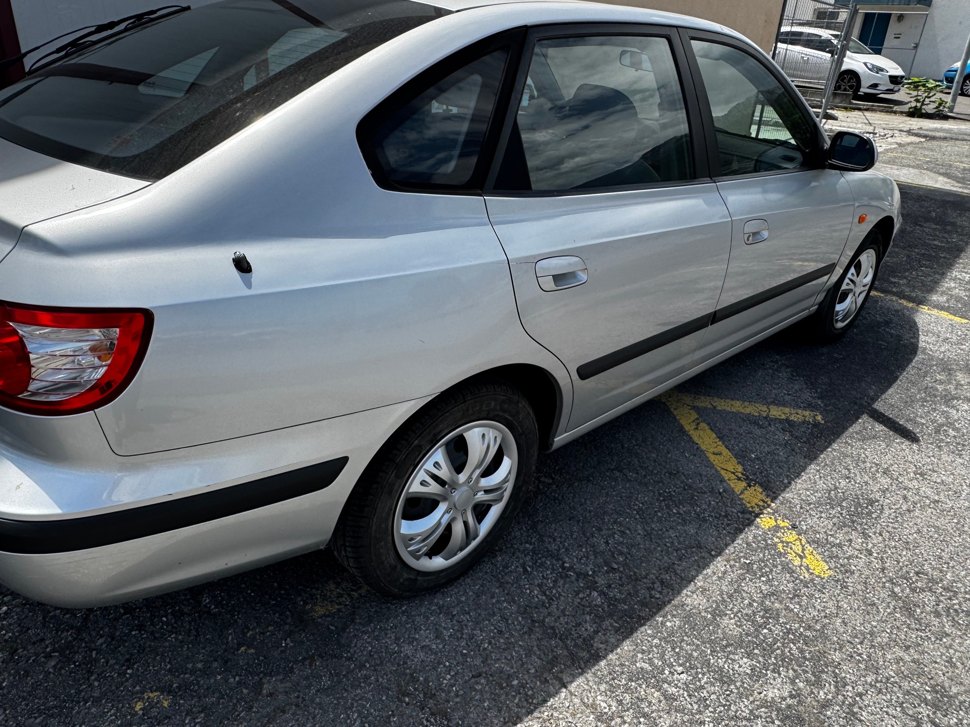 HYUNDAI Elantra 2.0 16V Swiss Edition-image-4
