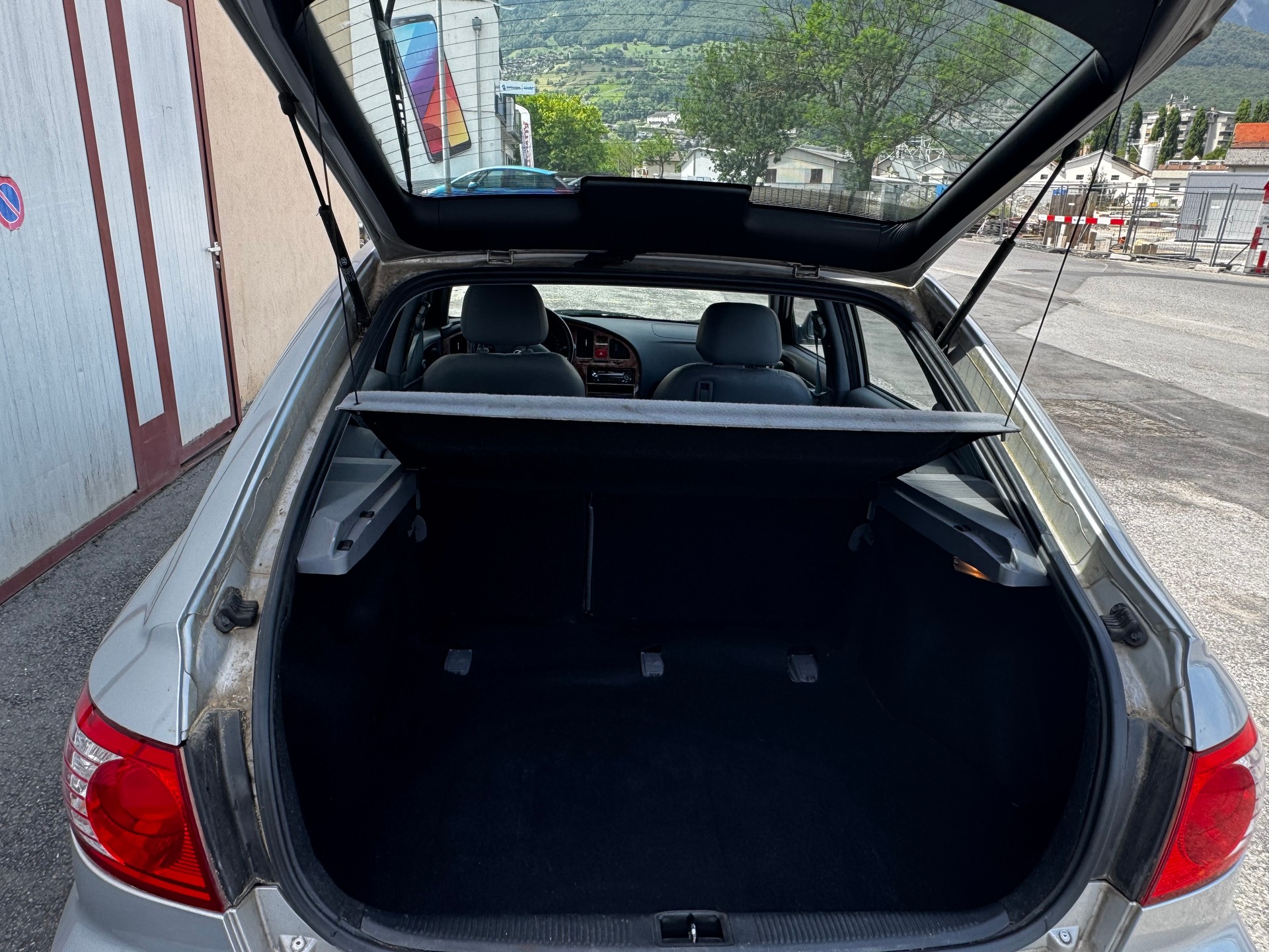 HYUNDAI Elantra 2.0 16V Swiss Edition-image-8