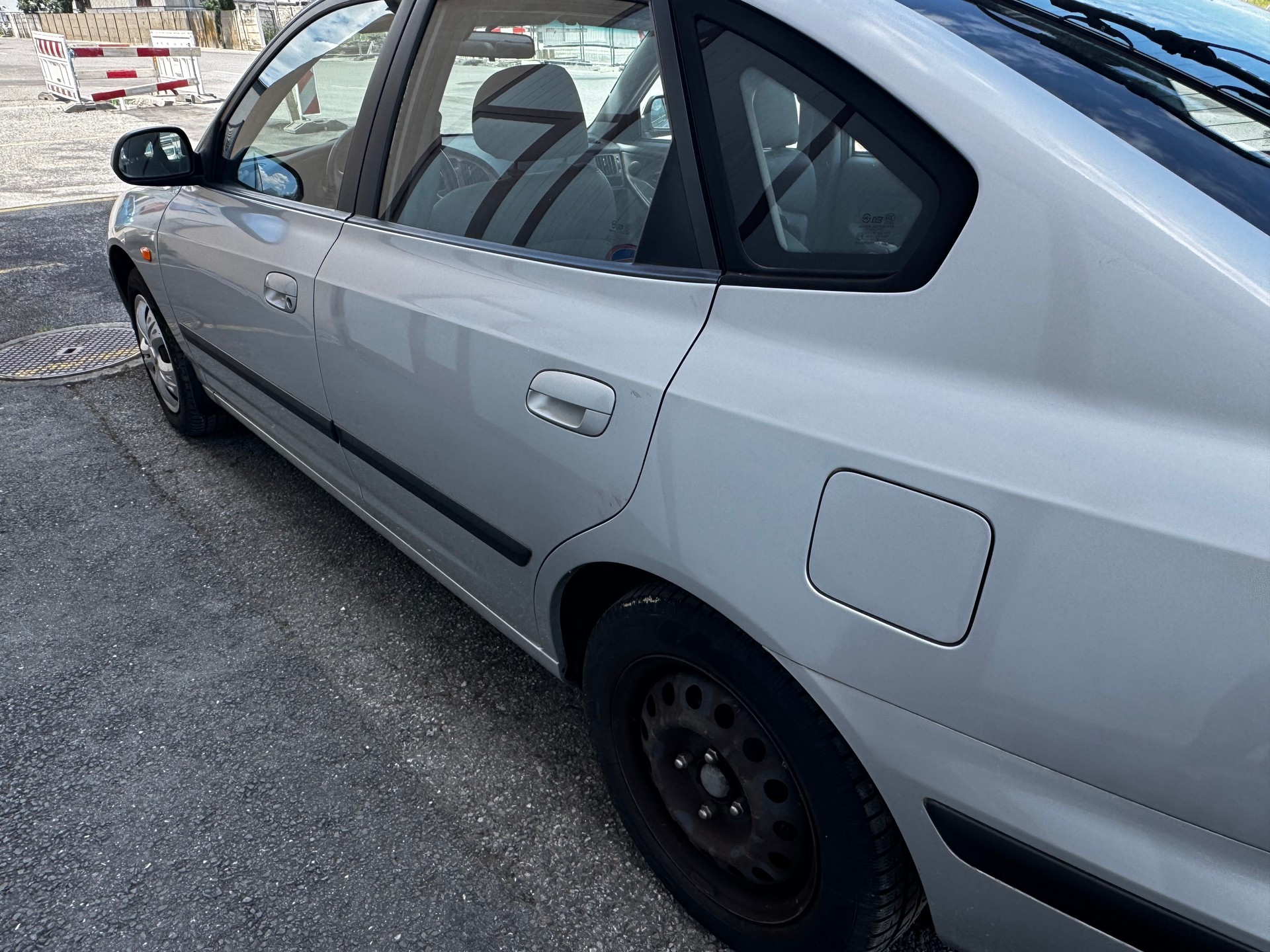 HYUNDAI Elantra 2.0 16V Swiss Edition-image-2