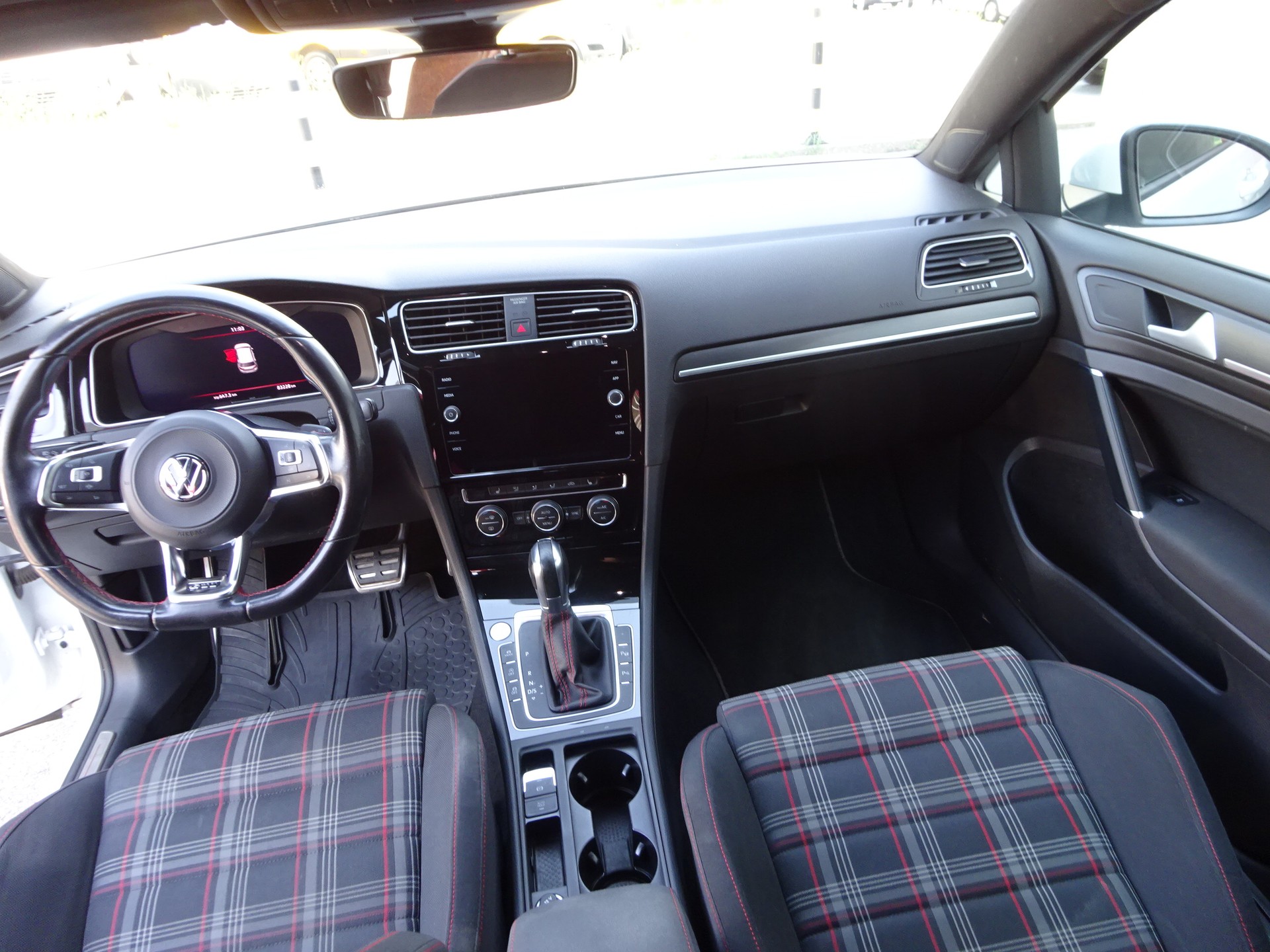 VW Golf 2.0 TSI GTI Performance DSG-image-10