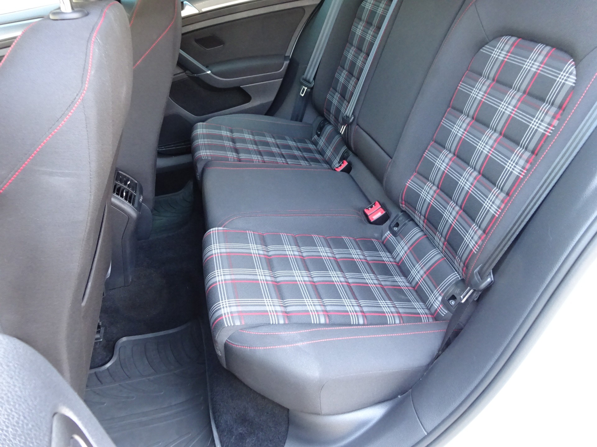 VW Golf 2.0 TSI GTI Performance DSG-image-9
