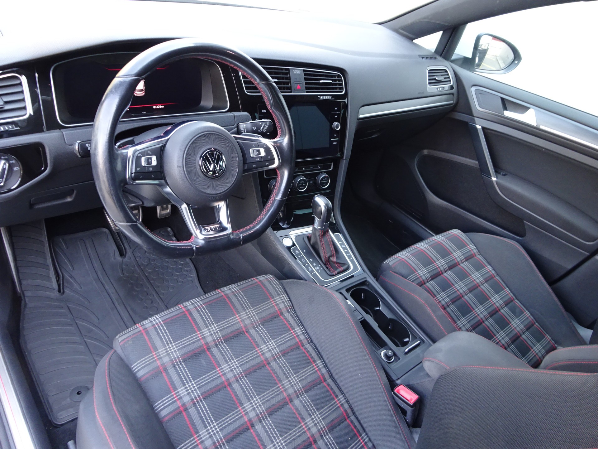 VW Golf 2.0 TSI GTI Performance DSG-image-6