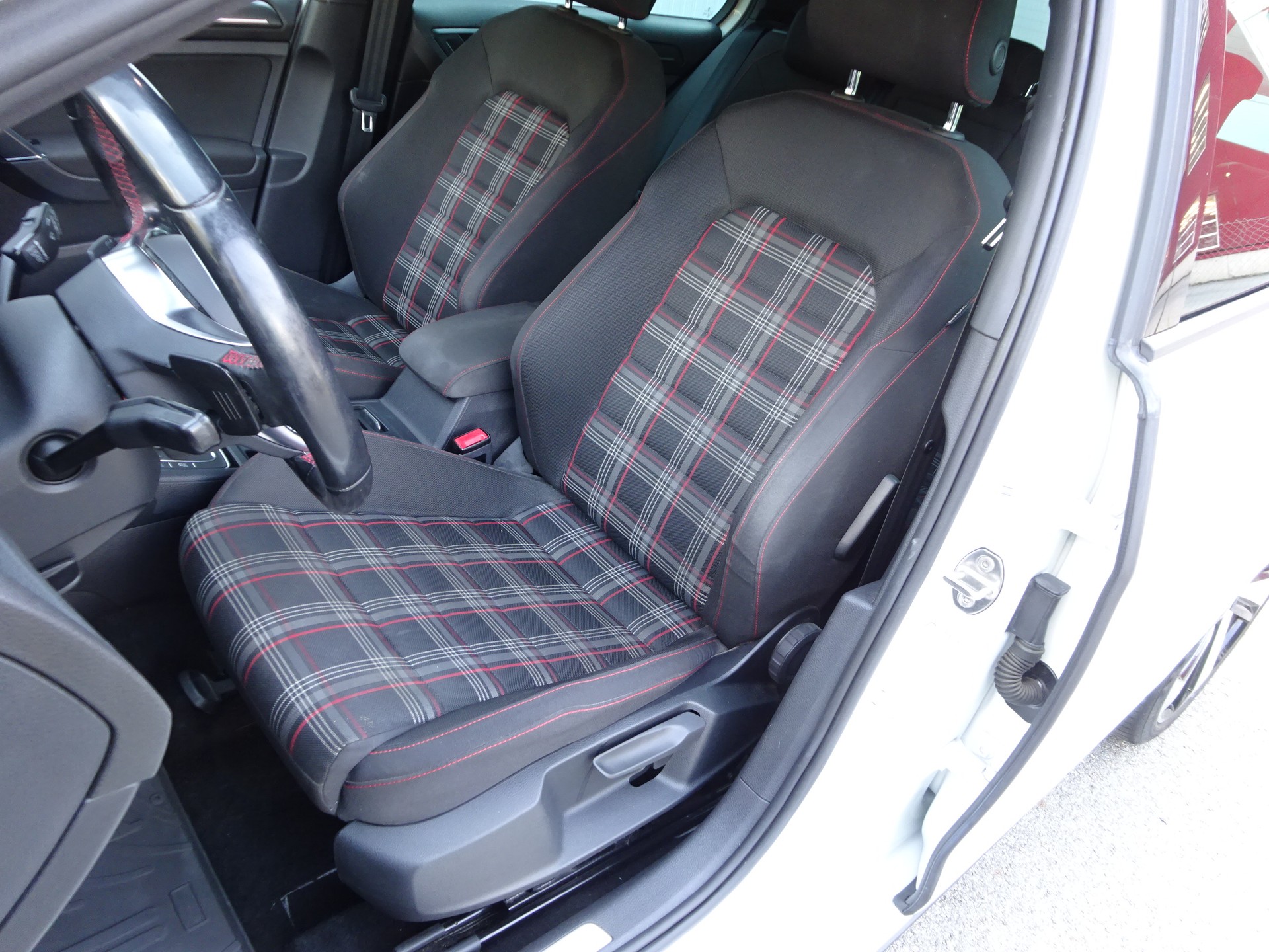 VW Golf 2.0 TSI GTI Performance DSG-image-5
