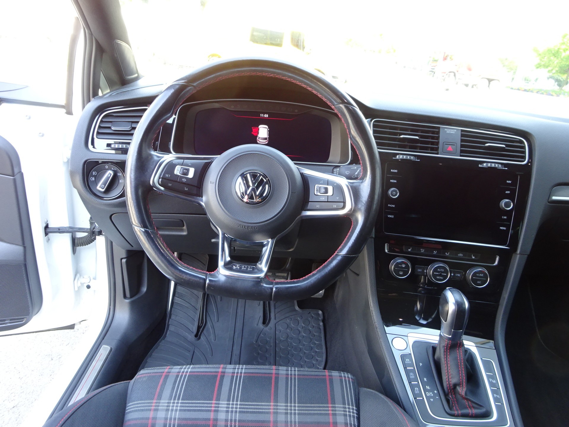 VW Golf 2.0 TSI GTI Performance DSG-image-12
