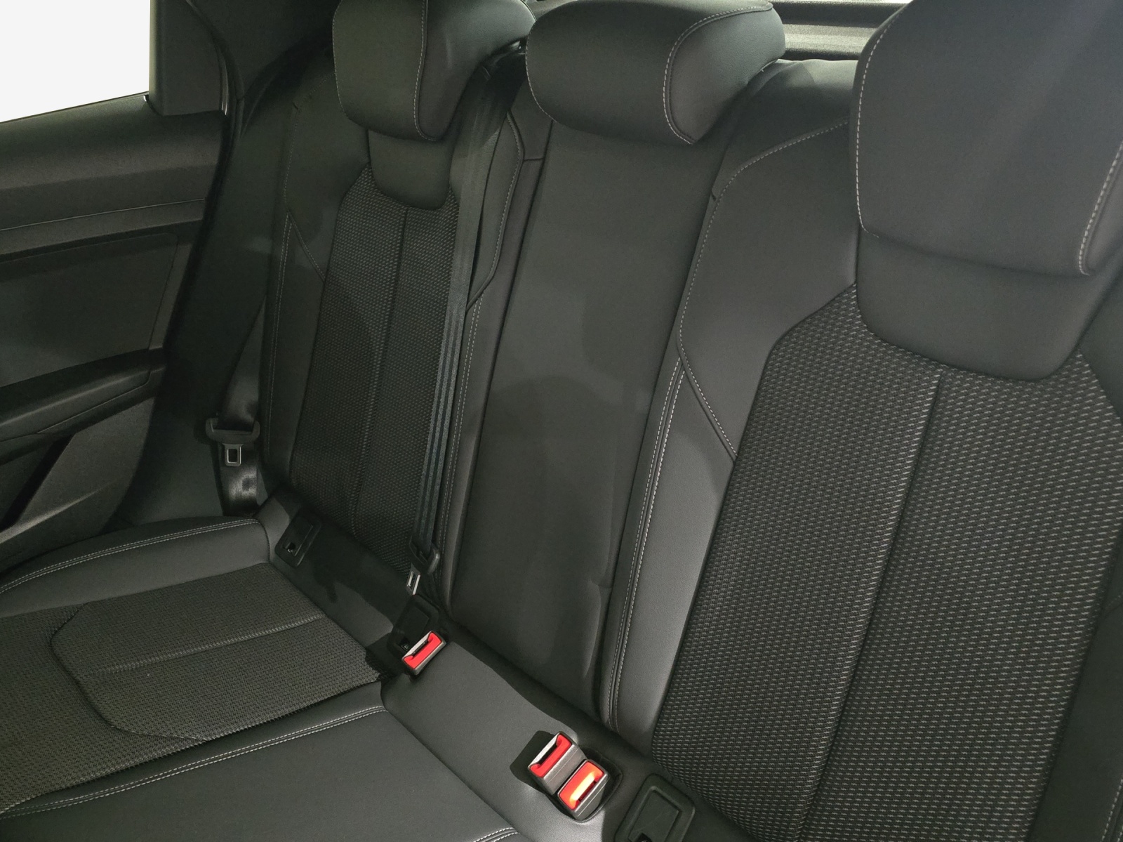 AUDI A1 Sportback 40 TFSI S Line S-tronic-image-11