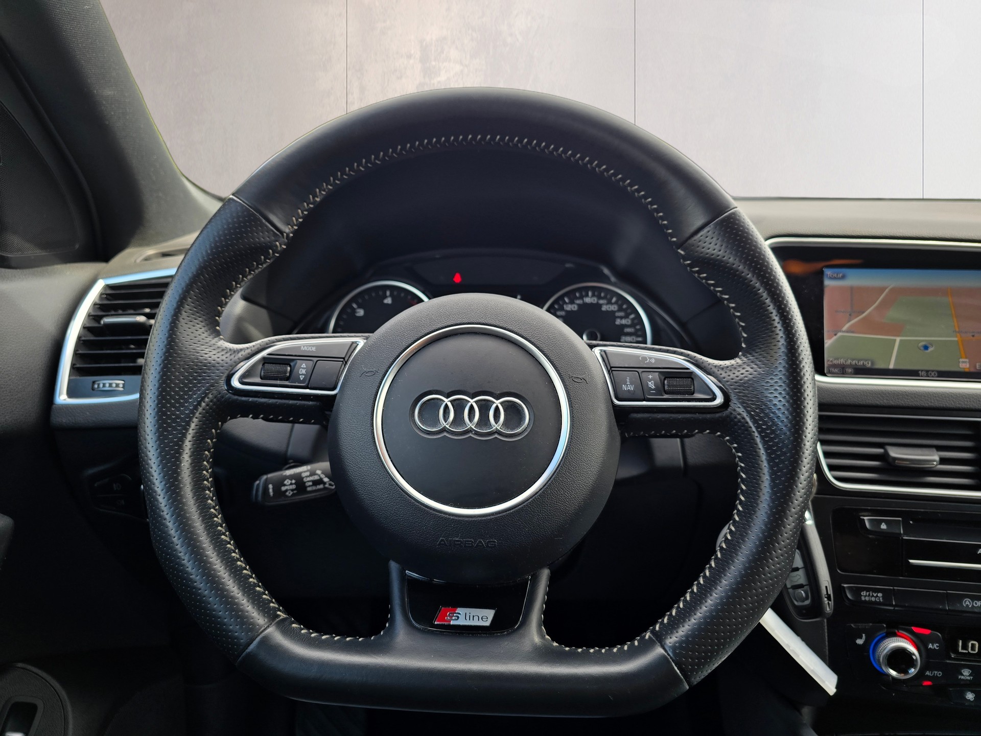 AUDI Q5 2.0 TDI quattro S-tronic-image-2