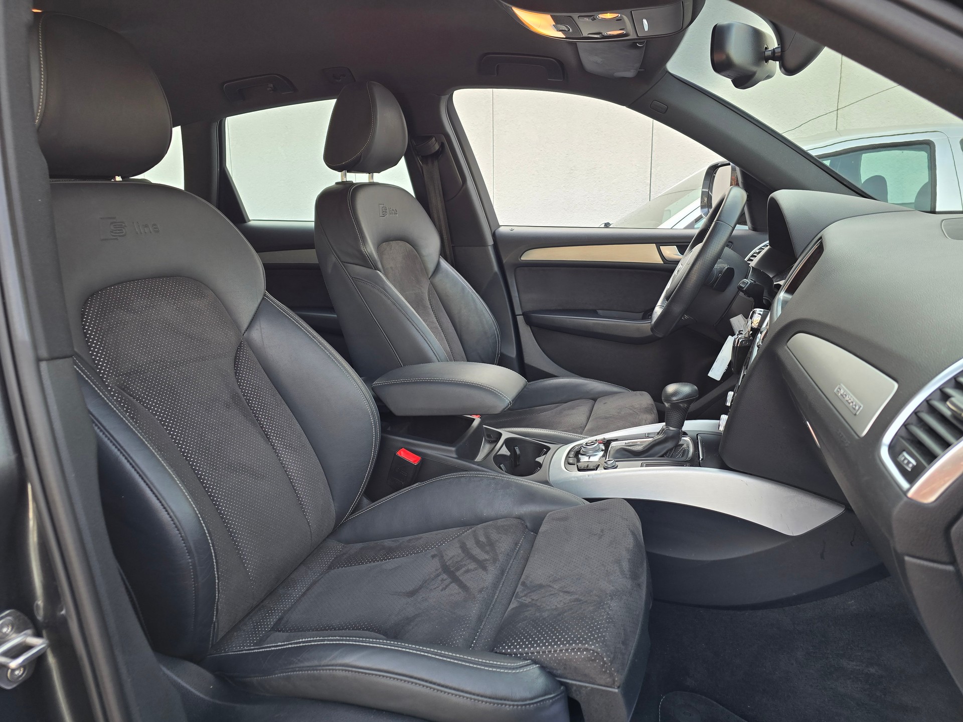 AUDI Q5 2.0 TDI quattro S-tronic-image-10