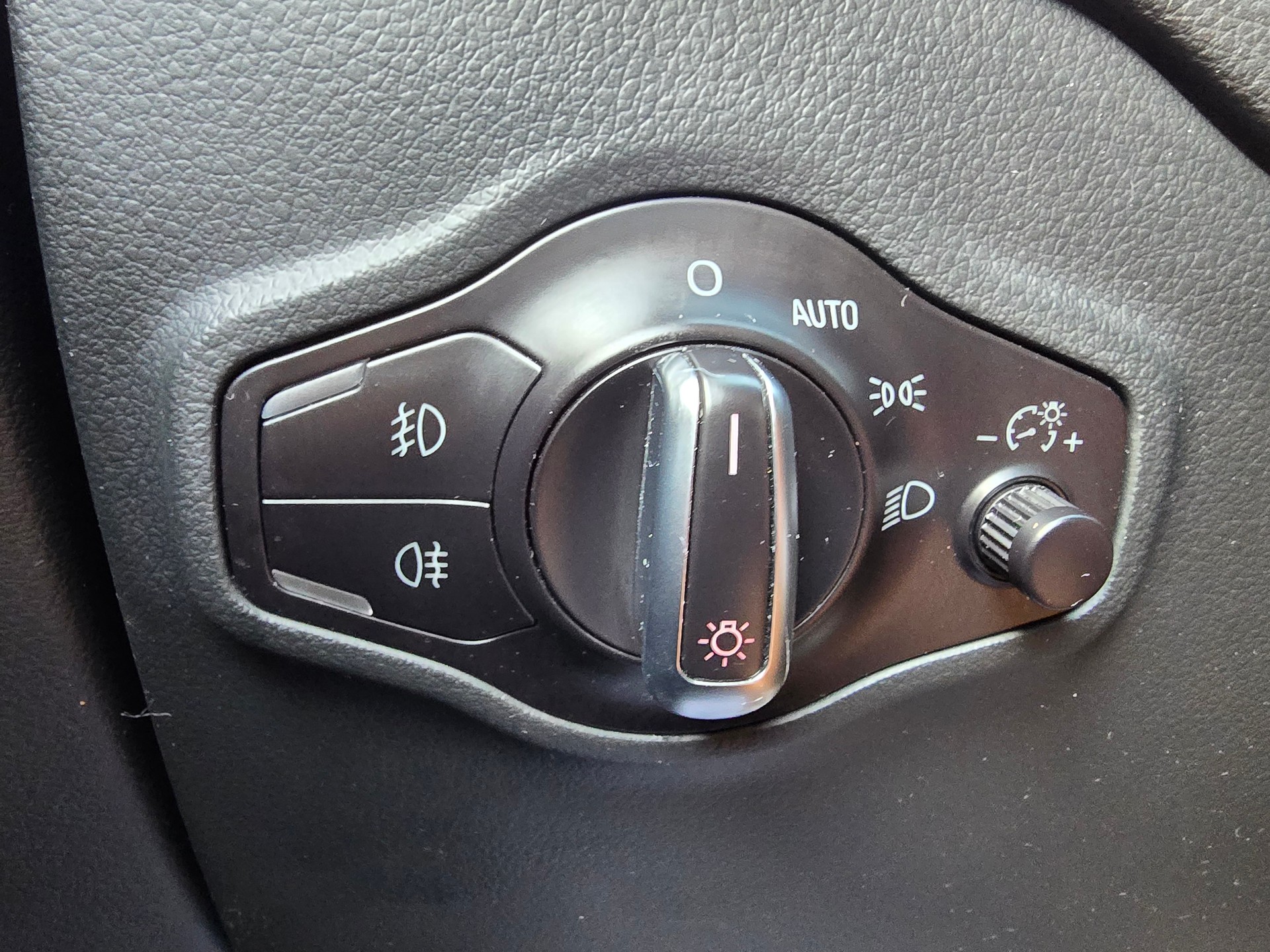 AUDI Q5 2.0 TDI quattro S-tronic-image-21