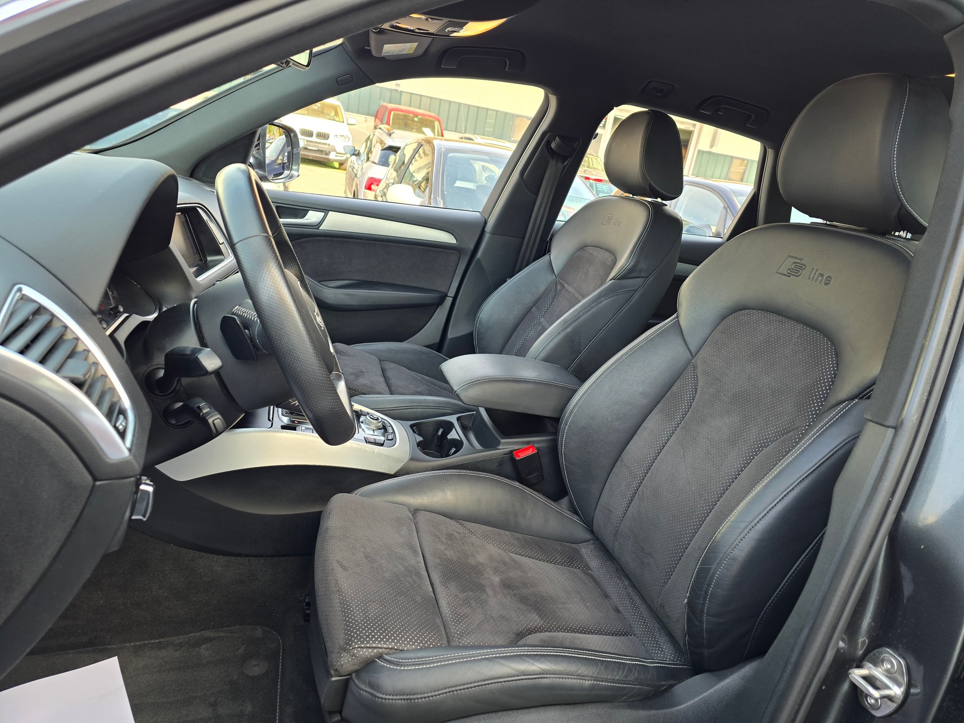 AUDI Q5 2.0 TDI quattro S-tronic-image-15