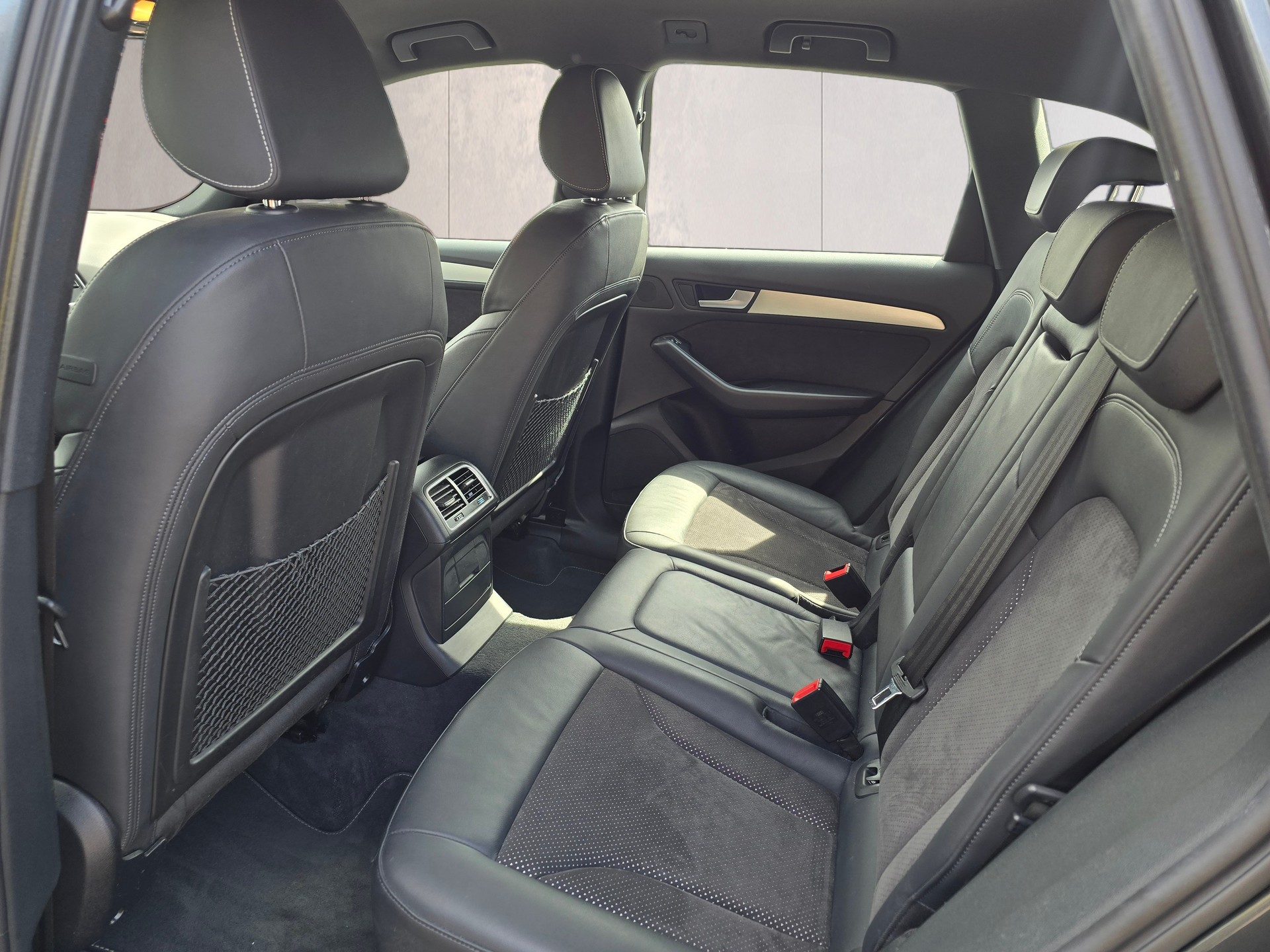 AUDI Q5 2.0 TDI quattro S-tronic-image-16