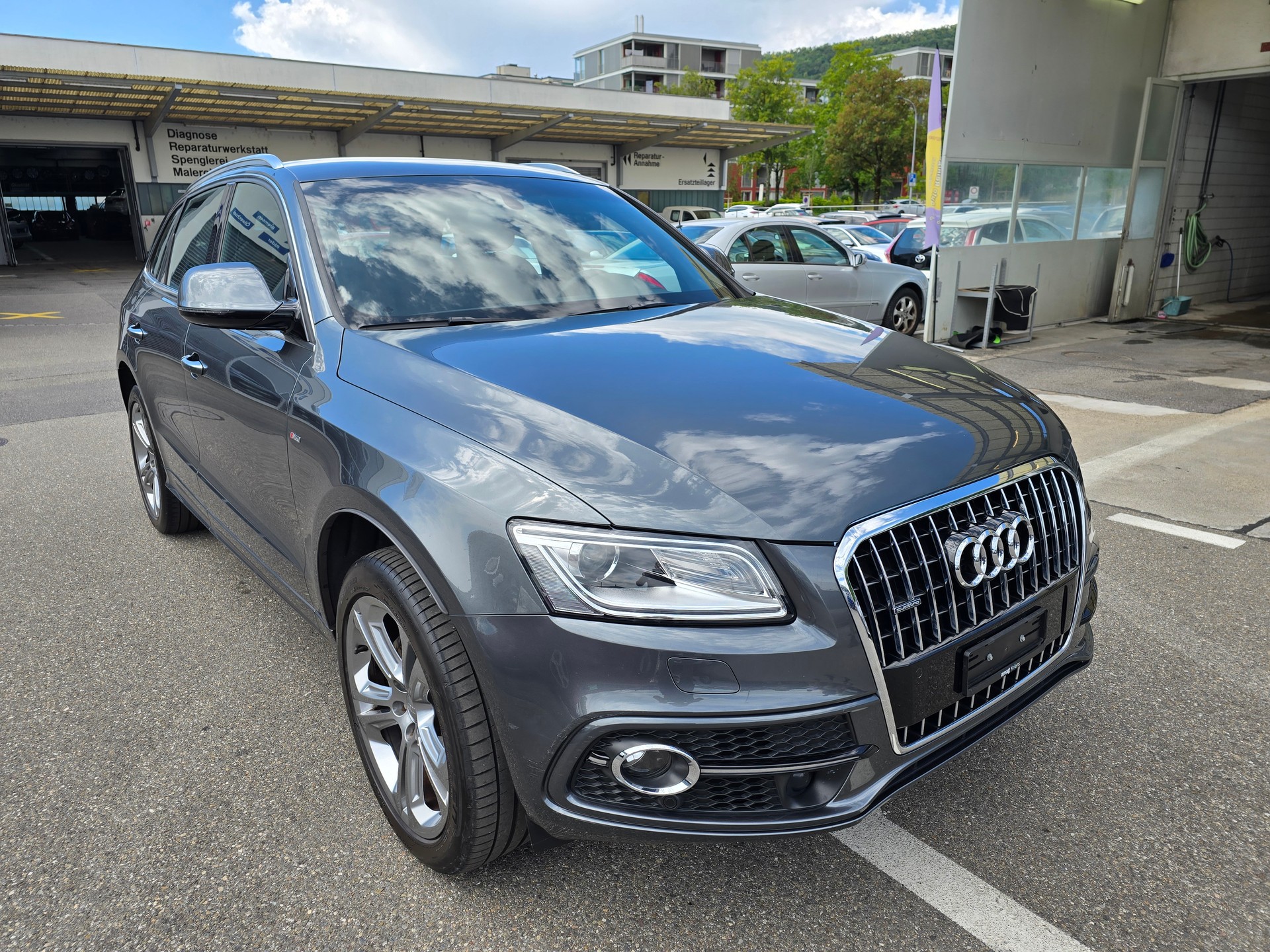 AUDI Q5 2.0 TDI quattro S-tronic-showroom-element-3