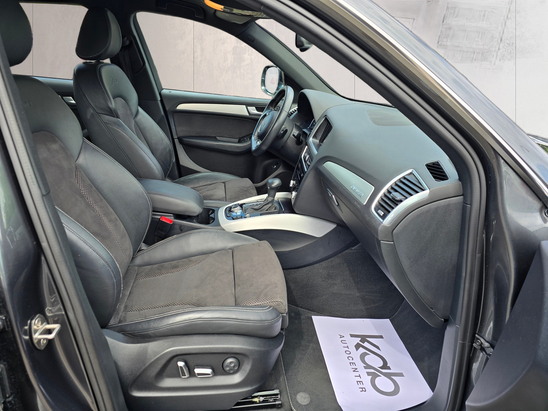 AUDI Q5 2.0 TDI quattro S-tronic-image-17