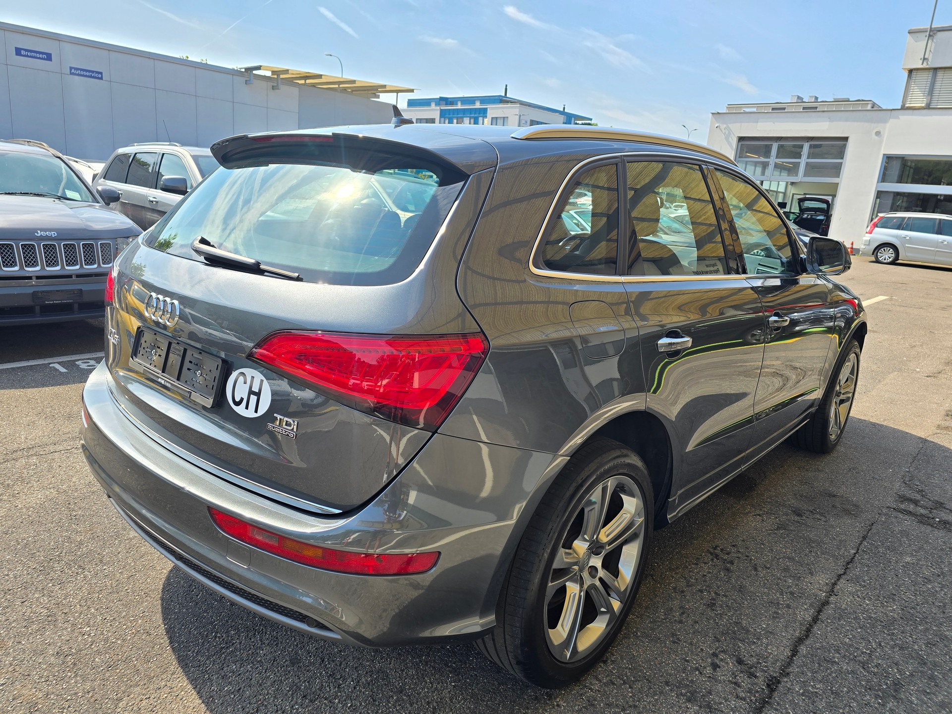 AUDI Q5 2.0 TDI quattro S-tronic-image-12