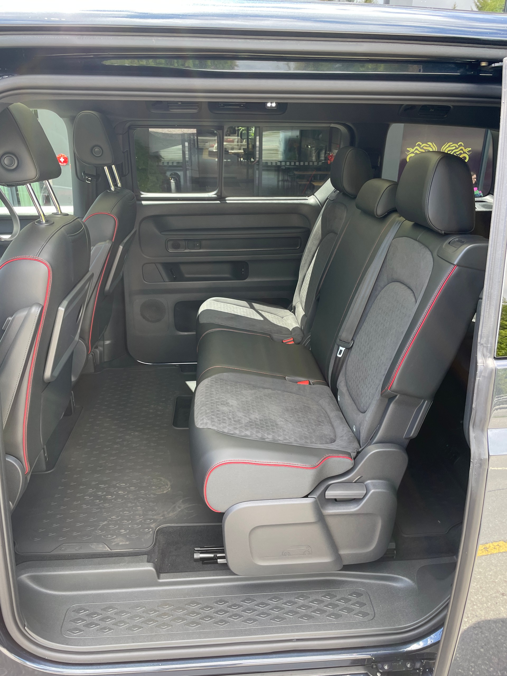 VW ID.Buzz LWB GTX 4 Motion, 7-Sitzer mit AHK und Pano.-Dach-image-17