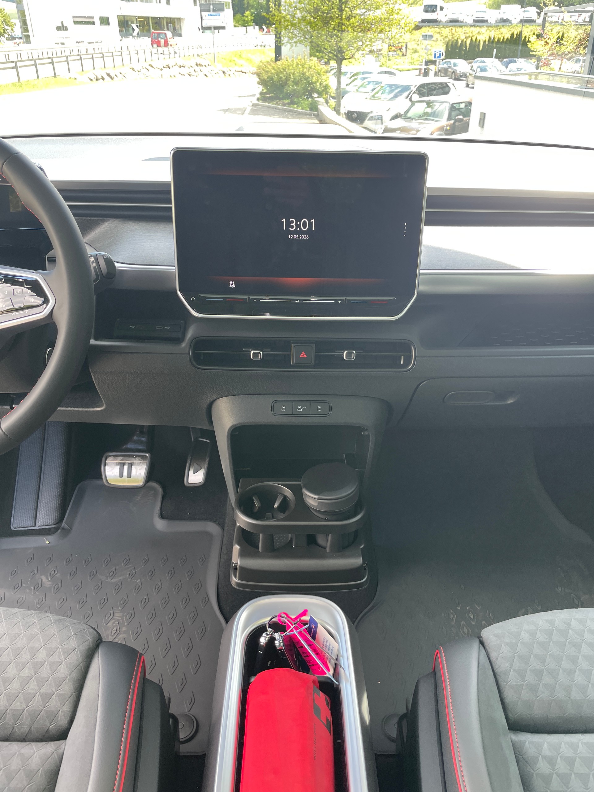 VW ID.Buzz LWB GTX 4 Motion, 7-Sitzer mit AHK und Pano.-Dach-image-19