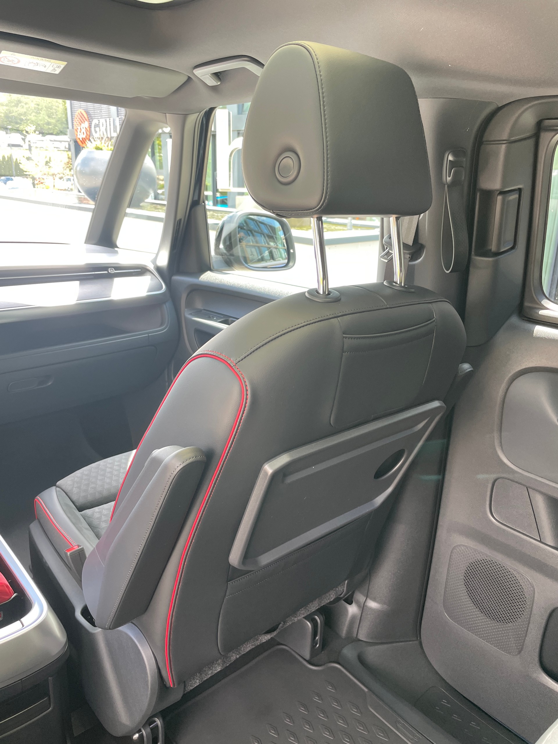 VW ID.Buzz LWB GTX 4 Motion, 7-Sitzer mit AHK und Pano.-Dach-image-21