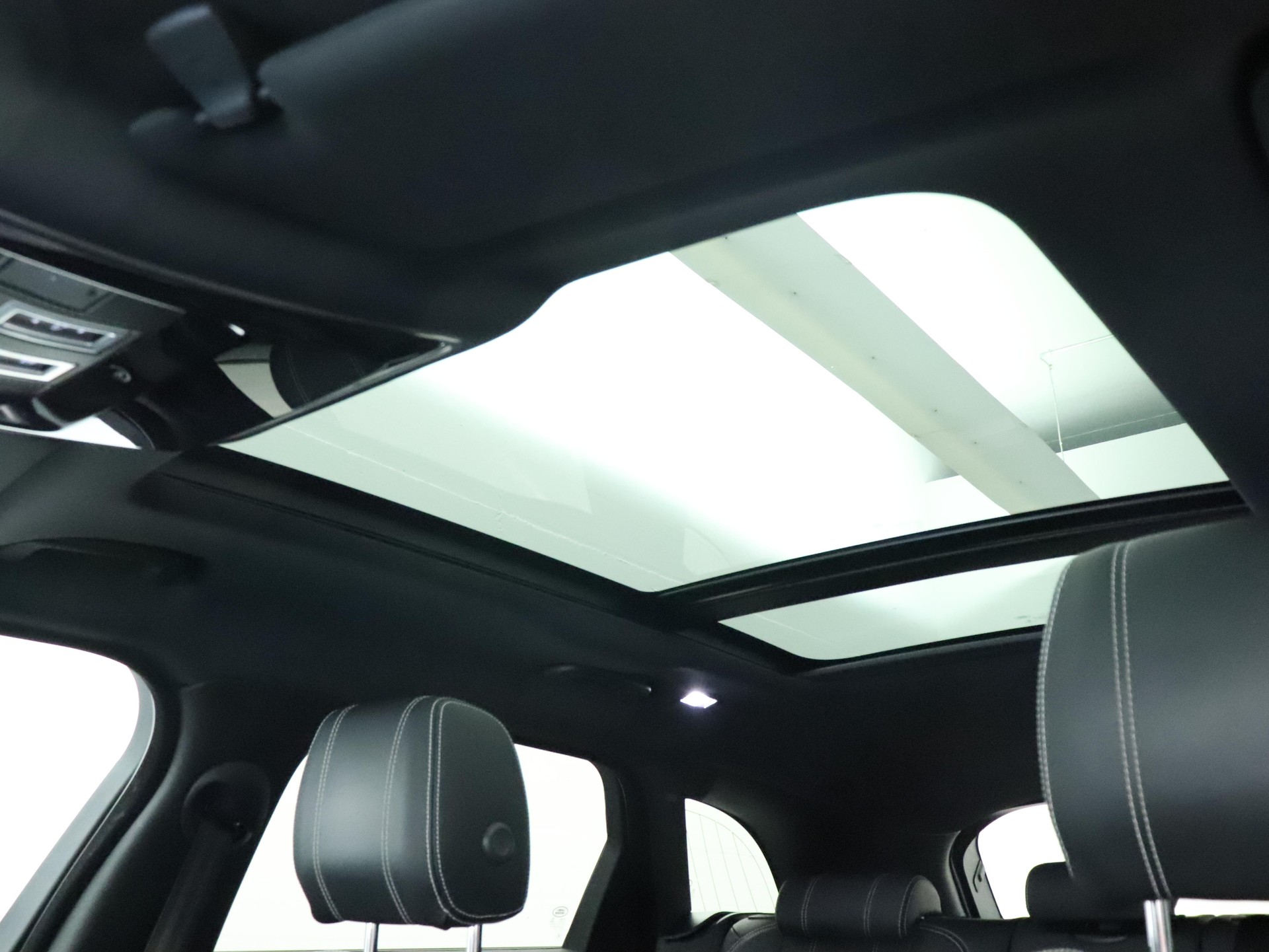 LAND ROVER Range Rover Velar 2.0 T S-image-10