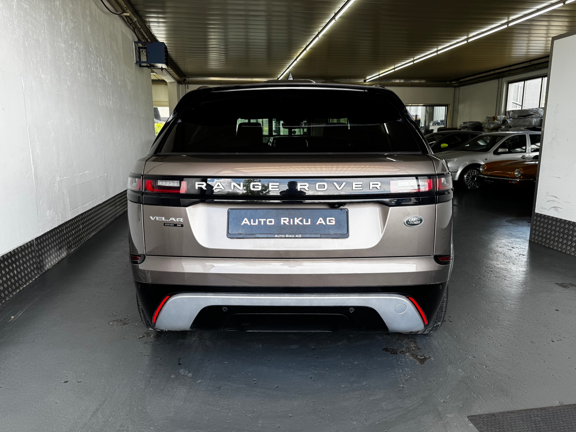 LAND ROVER Range Rover Velar R-Dynamic D 240 HSE Automatic-image-10