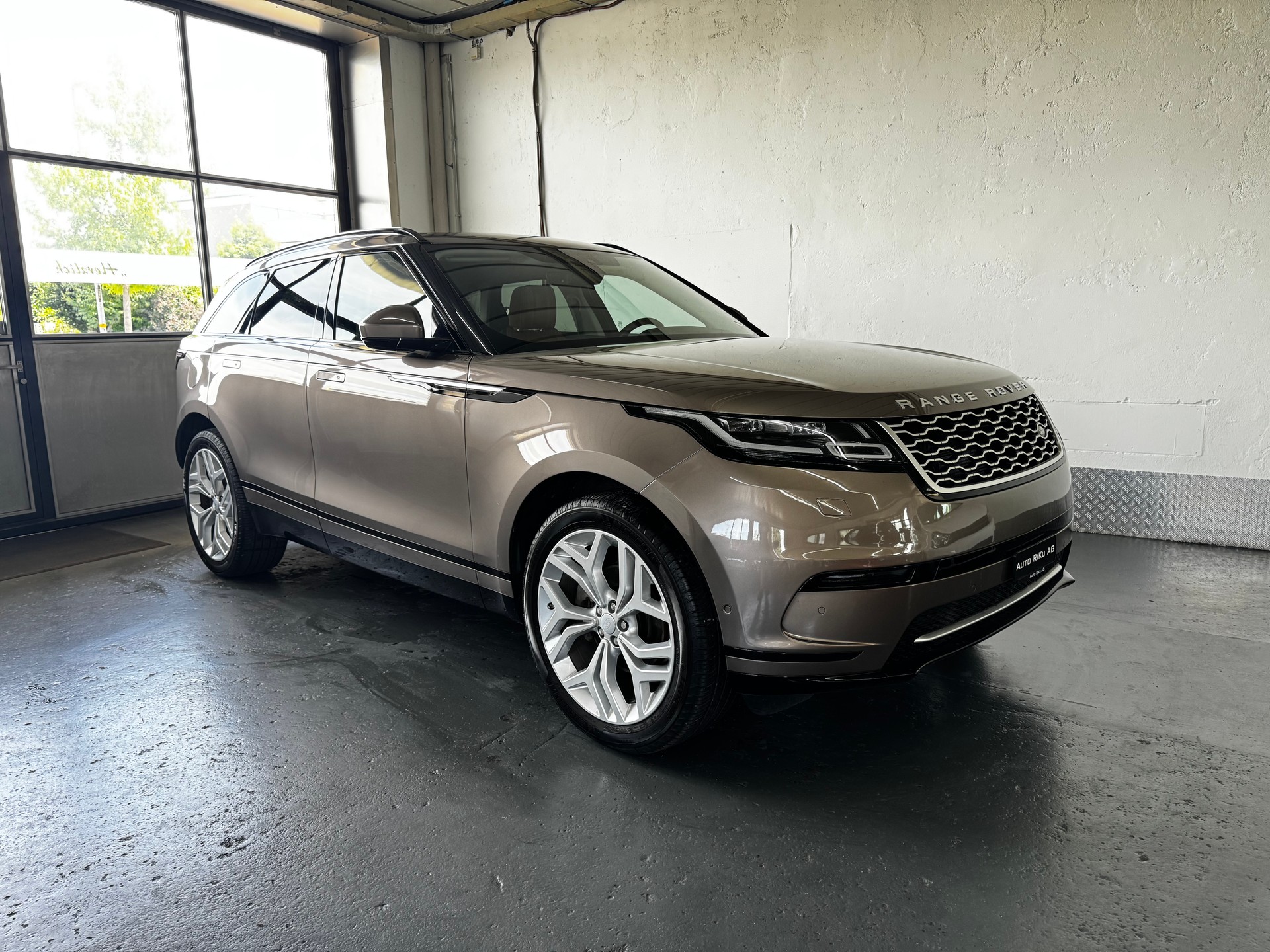 LAND ROVER Range Rover Velar R-Dynamic D 240 HSE Automatic-showroom-element-1
