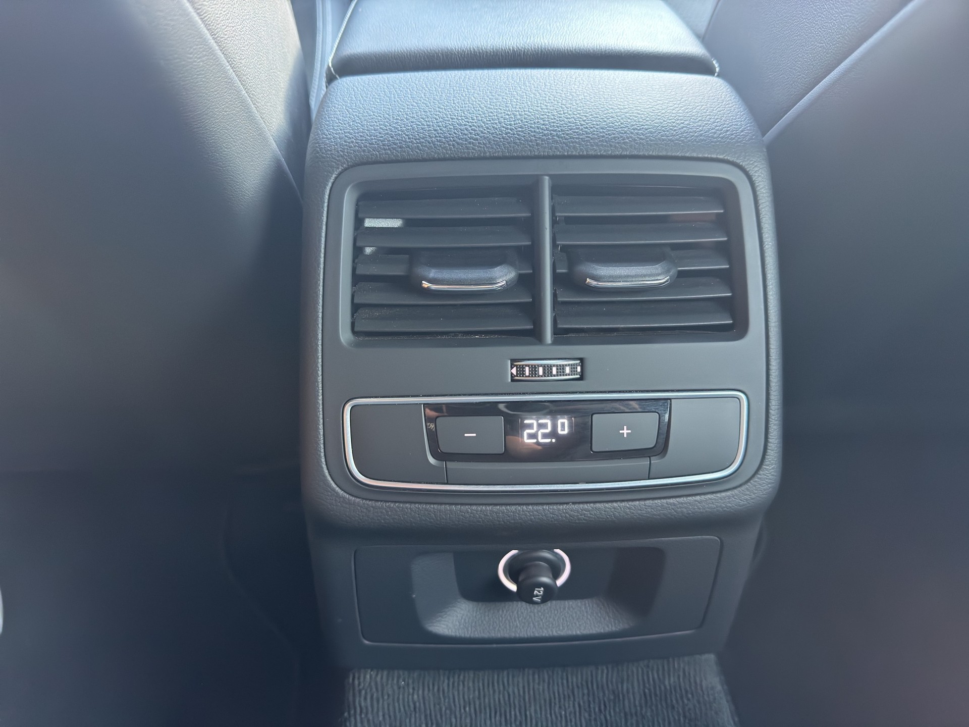 AUDI A4 Avant 45 TFSI Sport S-tronic quattro-image-11