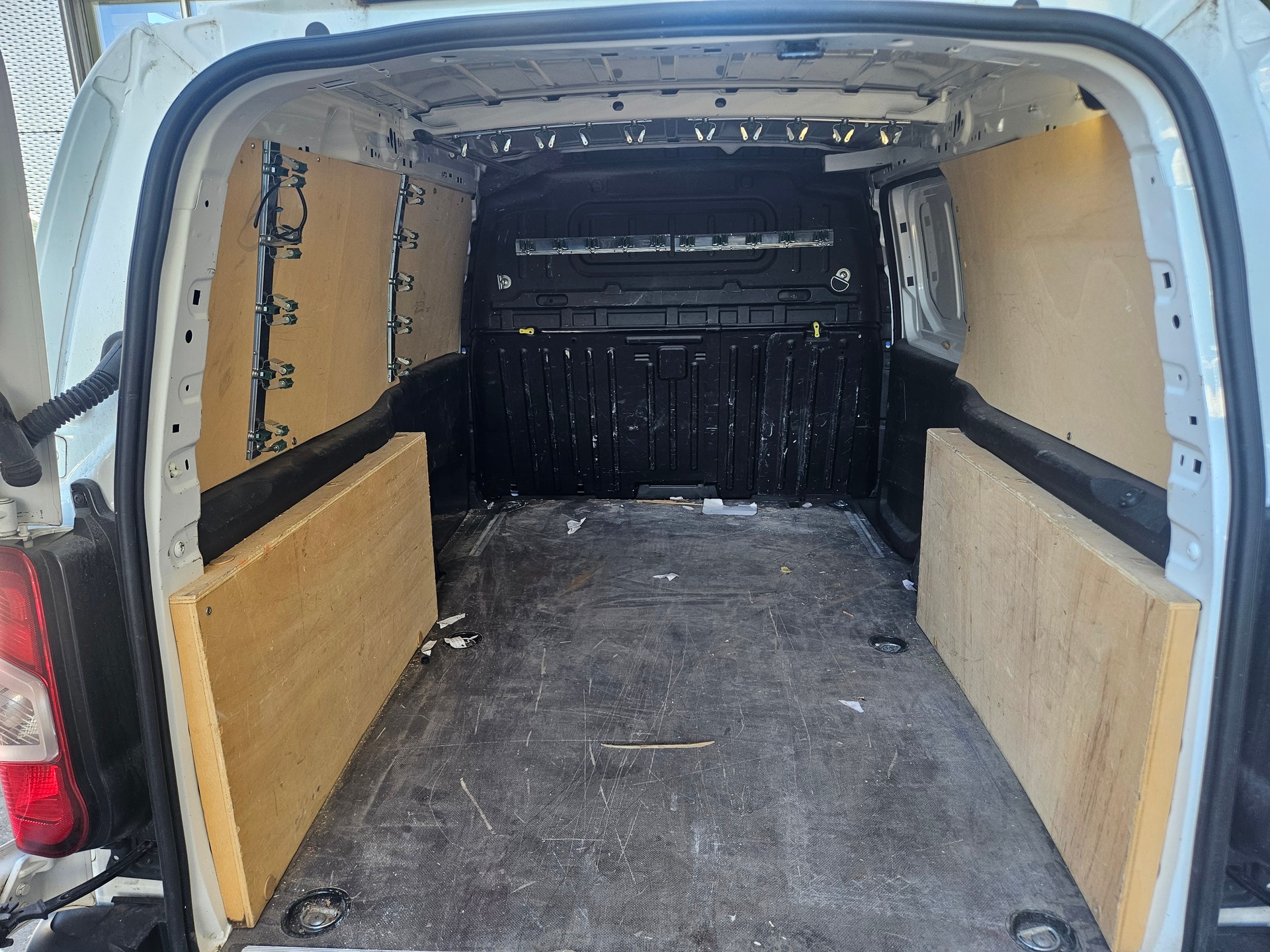 CITROEN Berlingo Van 1.6 Blue HDi 100 s/s Worker Long 1000kg-image-11