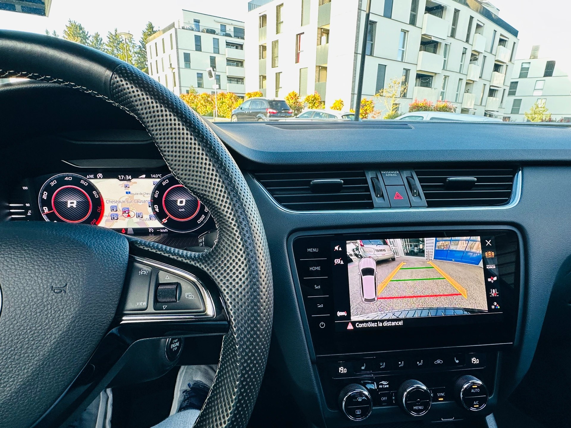 SKODA Octavia Combi 2.0 TSI RS DSG-image-15