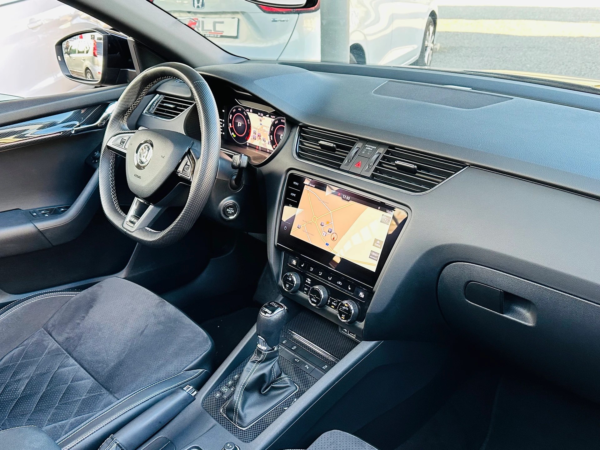 SKODA Octavia Combi 2.0 TSI RS DSG-image-18