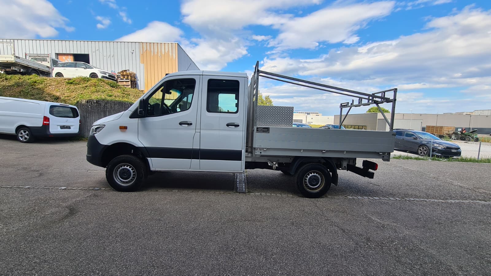 MERCEDES-BENZ Sprinter 319 CDI Standard 9G-TRONIC 4x4 ** 6-Plätzer ** Klimaanlage ** Anh-Kupplung 3500kg ** Nutzlast 700kg ** Modell 2024-image-3