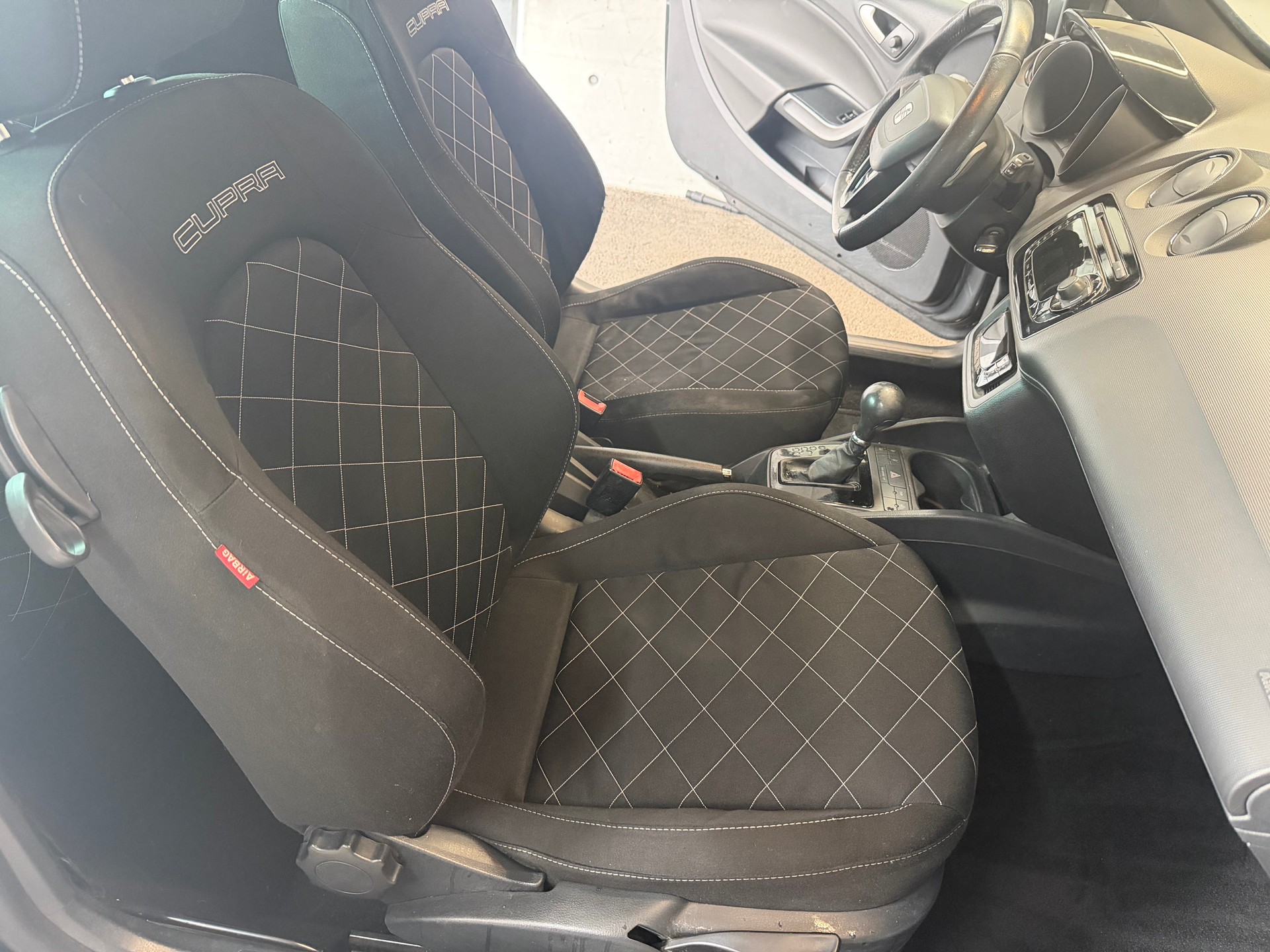 SEAT Ibiza SC 1.4 TSI Cupra DSG-image-10