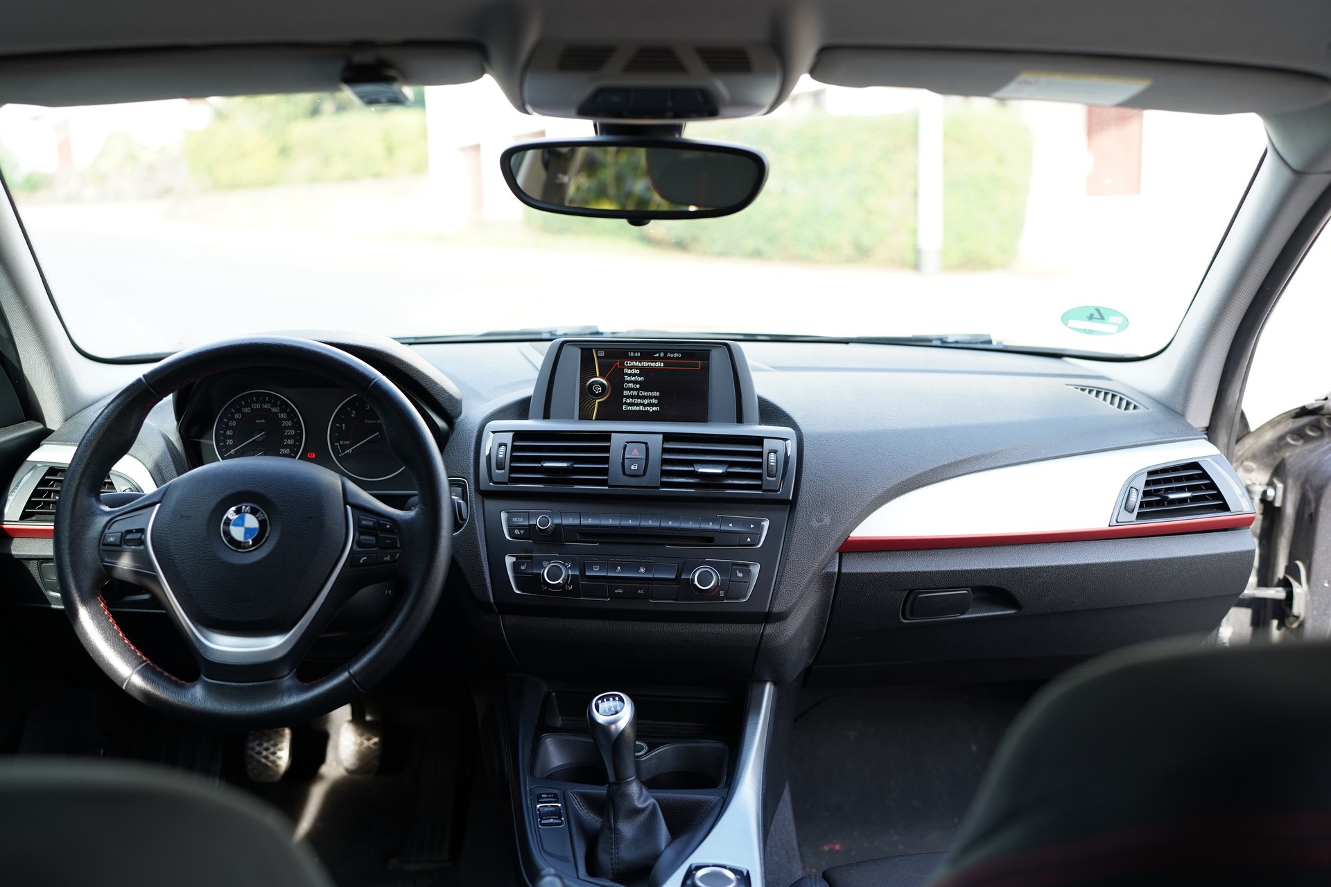 BMW 116i Sport Line-image-2