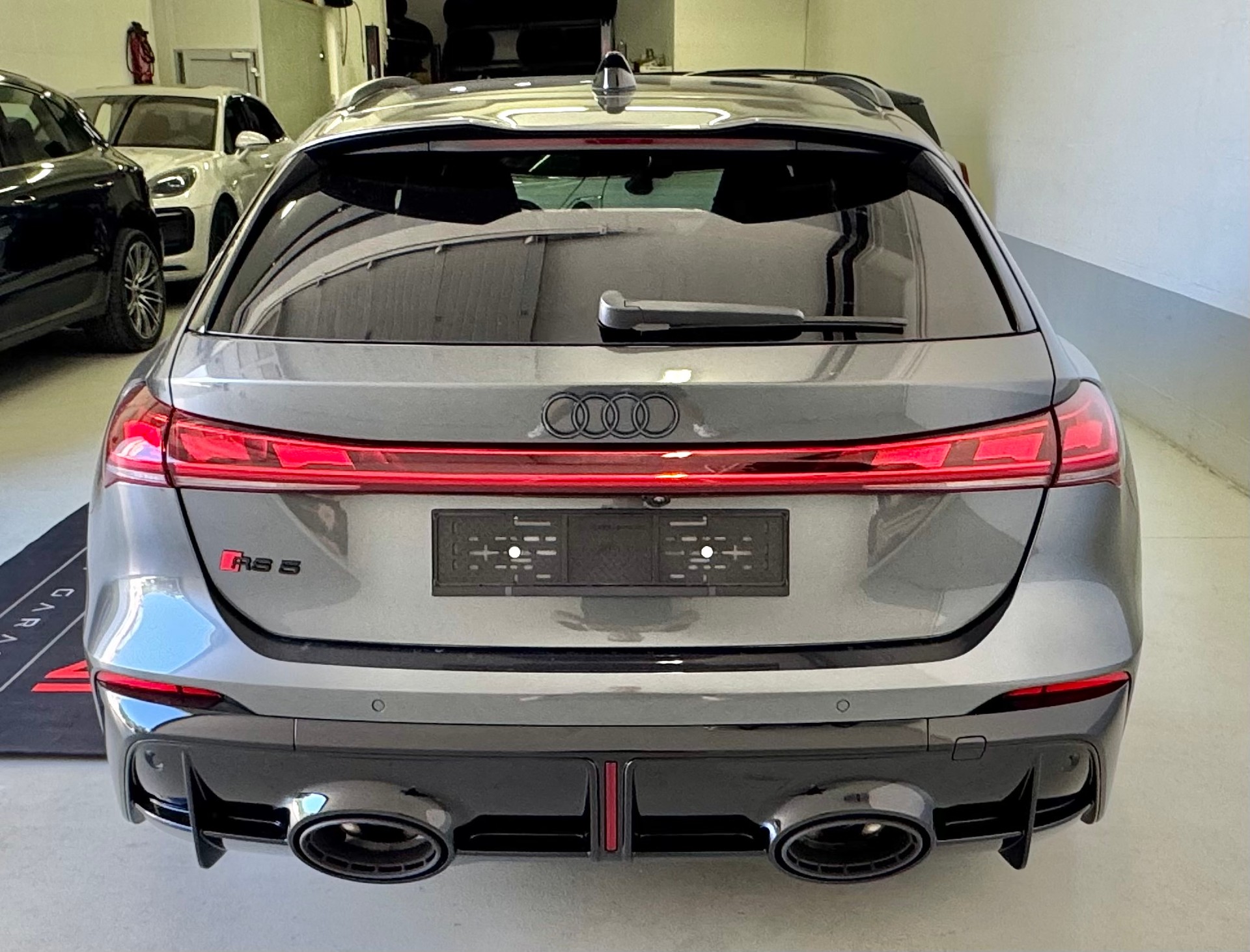 AUDI RS 5 Avant TFSI 470 kW Tiptronic quattro ## Auto CH 🇨🇭 gratis service ** disponibile da subito/sofort lieferbar-image-4