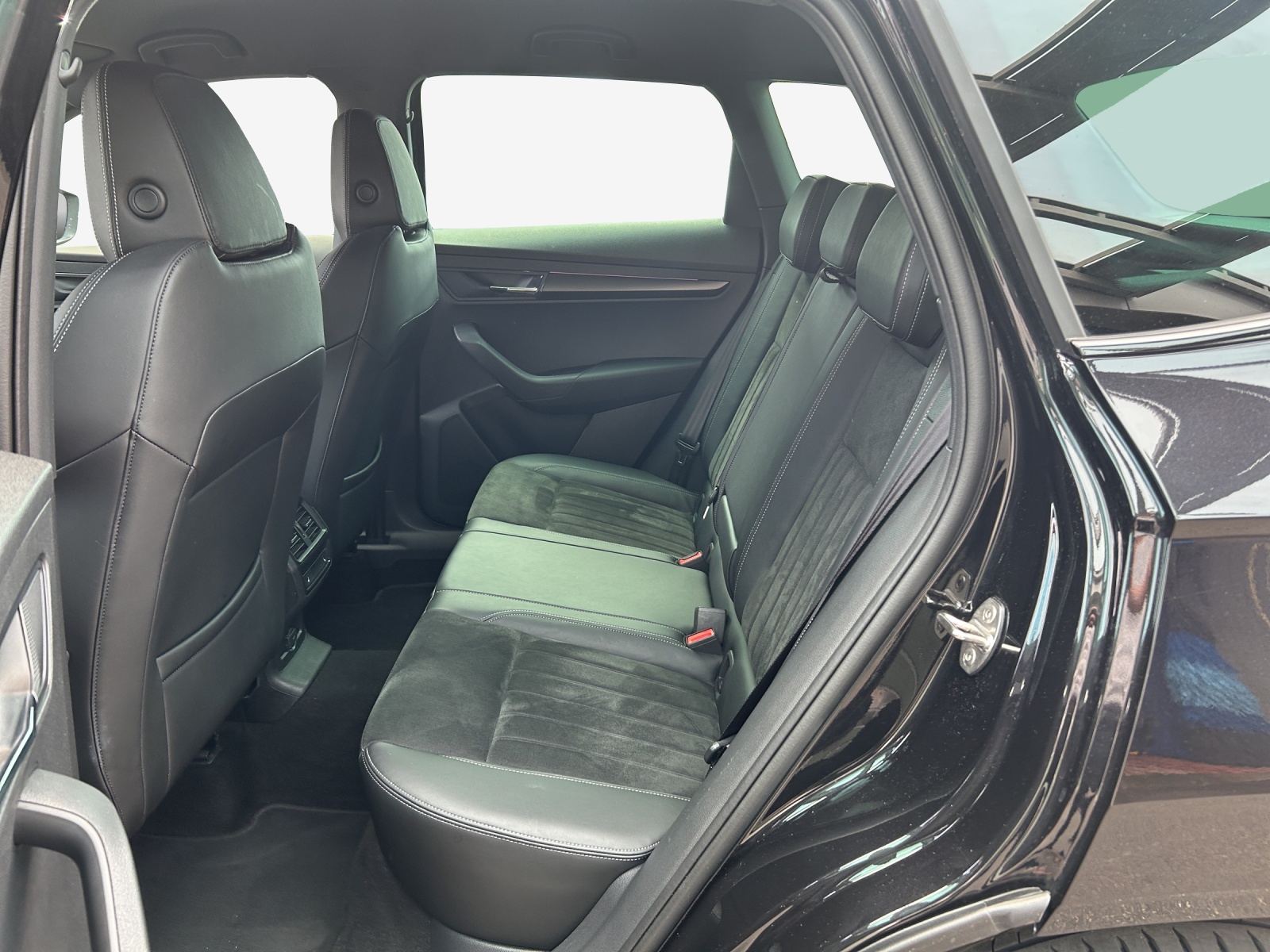 SKODA Karoq 2.0 TSI SportLine 4x4 DSG-image-11