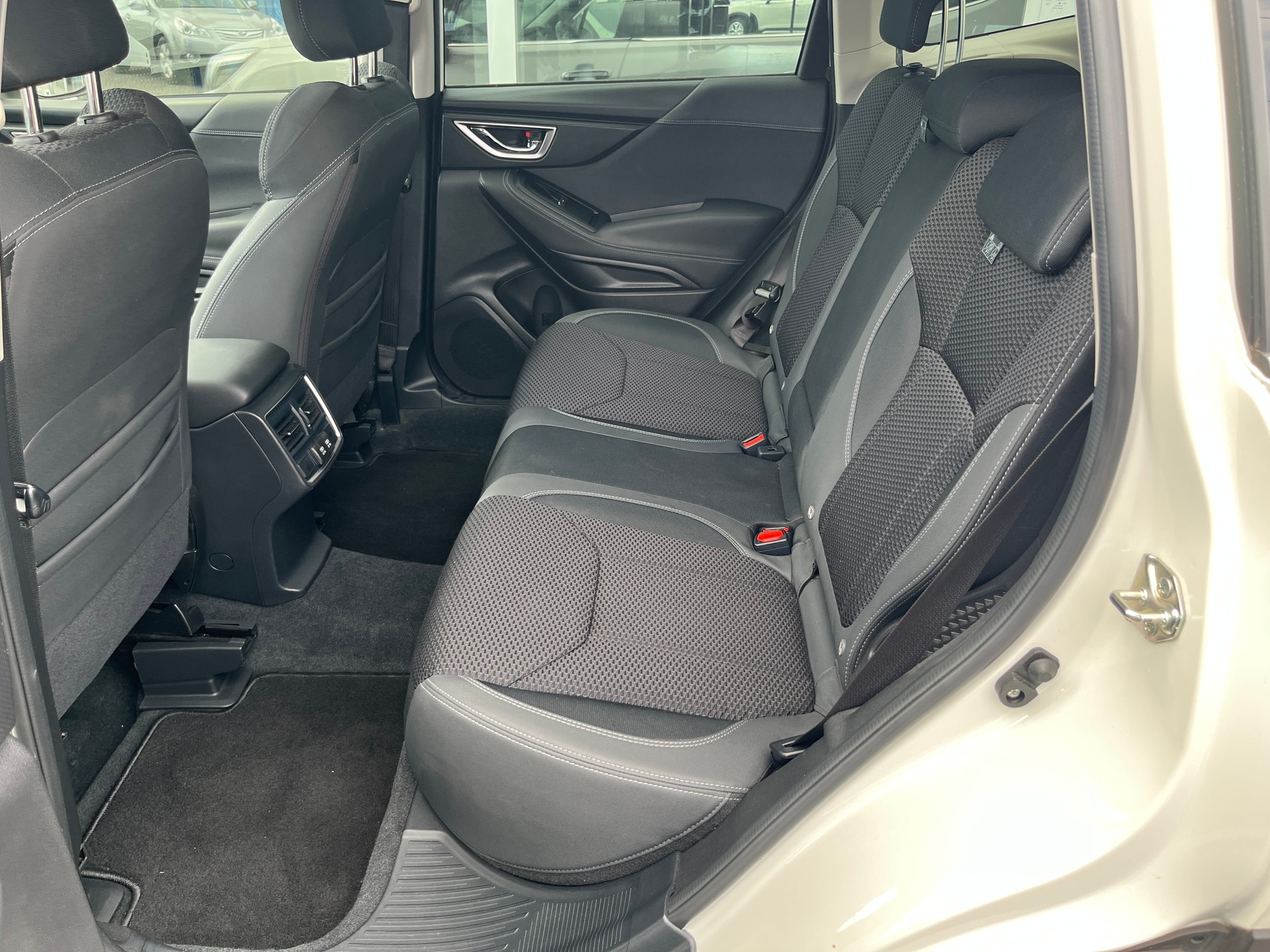 SUBARU Forester 2.0i e-BOXER Swiss Plus-image-9