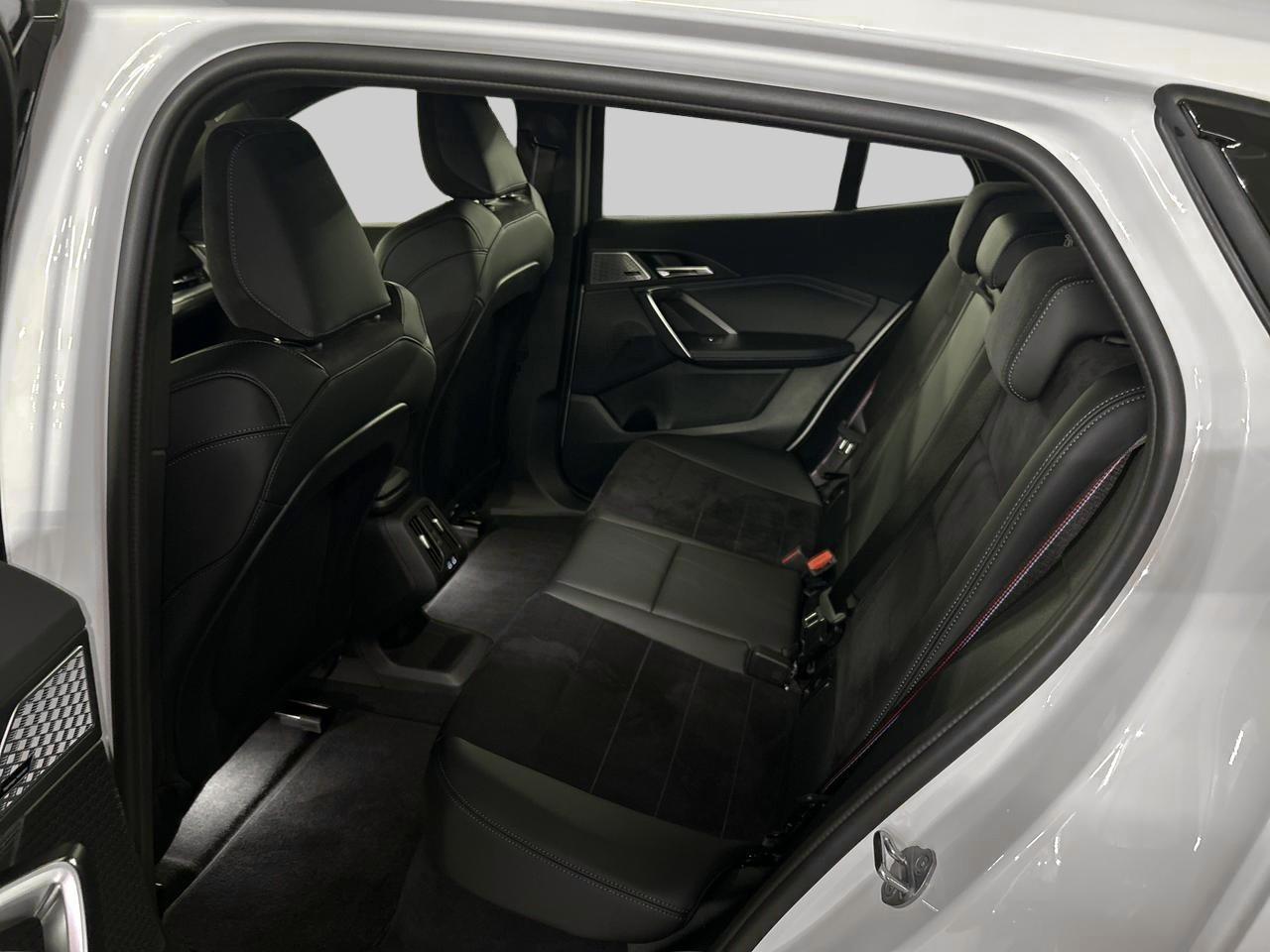 BMW iX2 30 xDrive M Sport-image-17