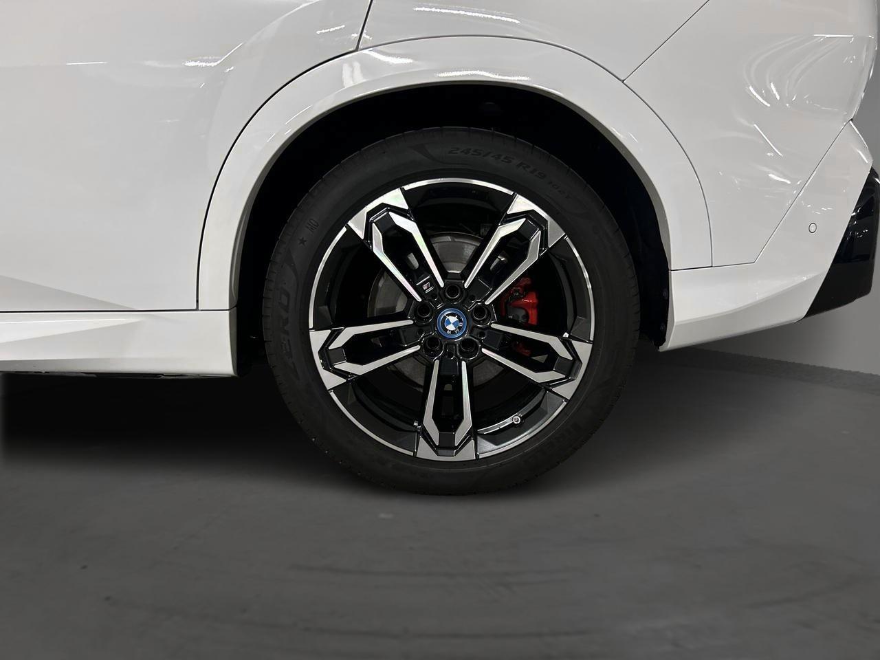 BMW iX2 30 xDrive M Sport-image-13
