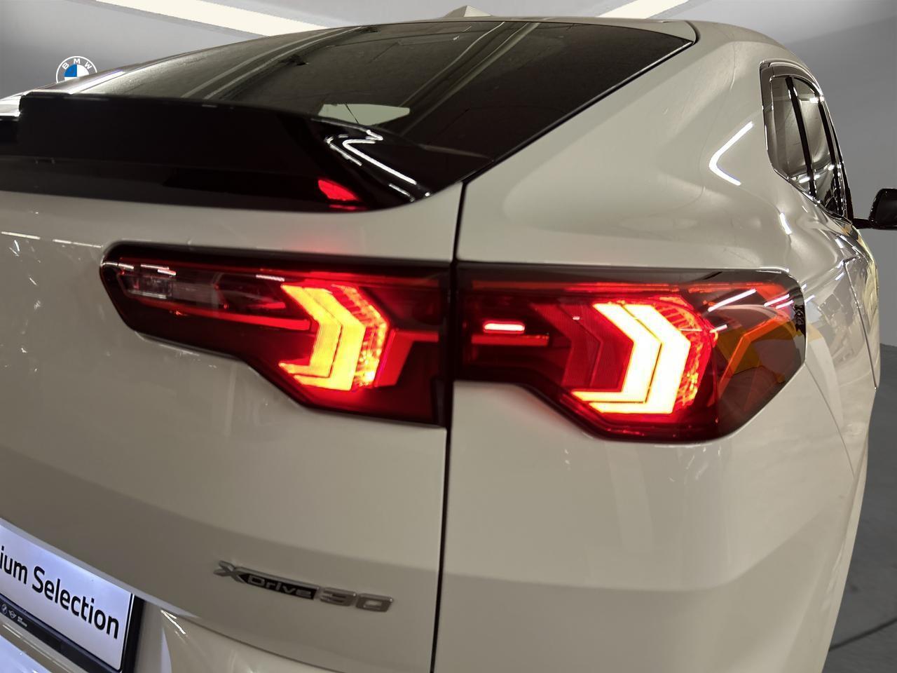 BMW iX2 30 xDrive M Sport-image-10