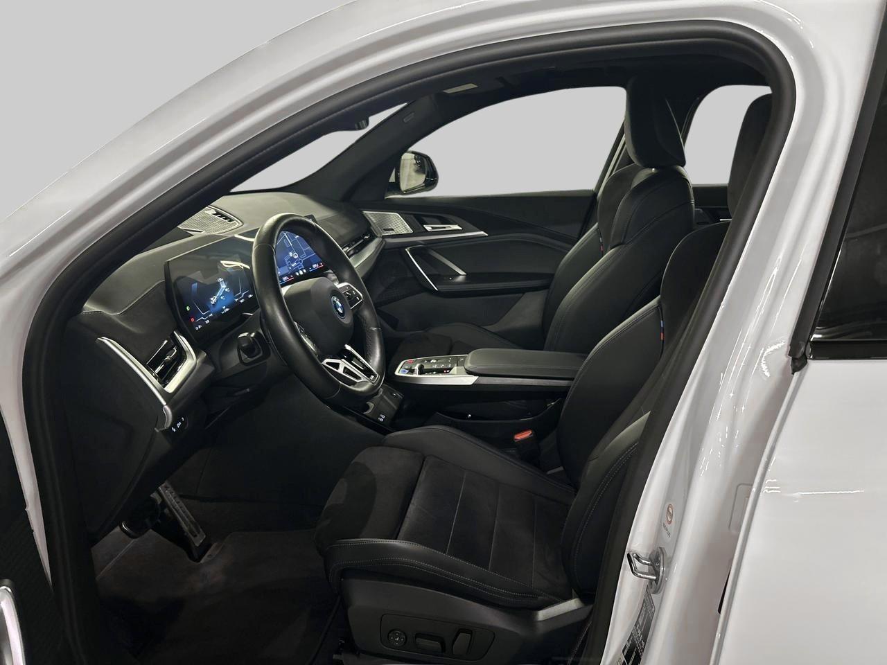 BMW iX2 30 xDrive M Sport-image-16