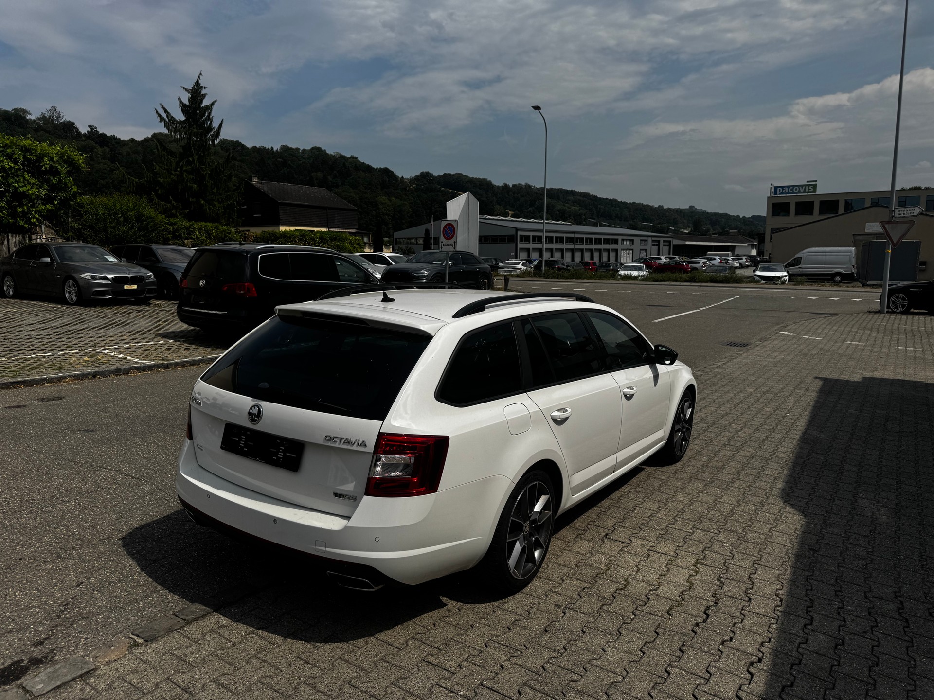 SKODA Octavia Combi 2.0 TSI RS-image-2