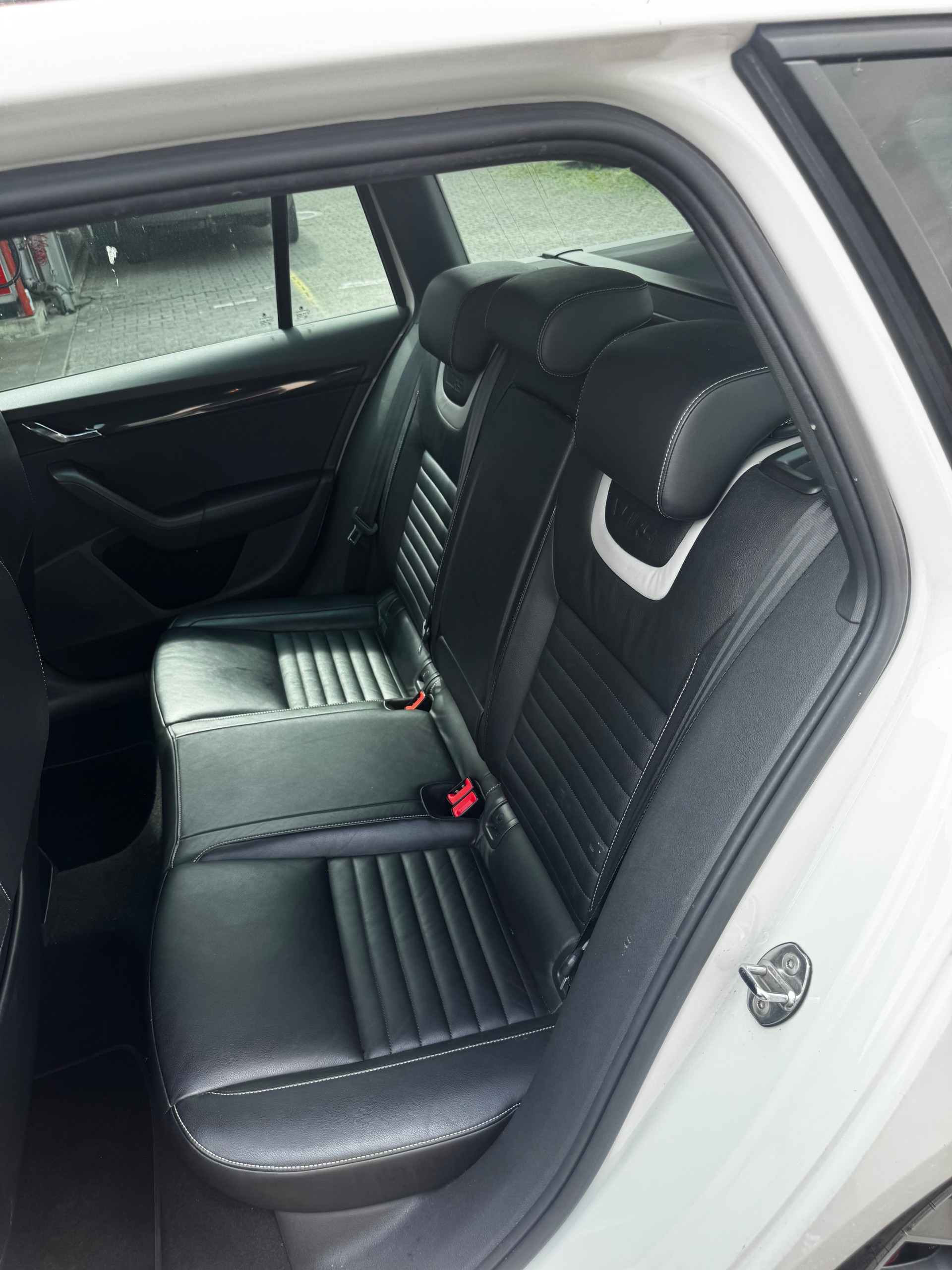 SKODA Octavia Combi 2.0 TSI RS-image-7
