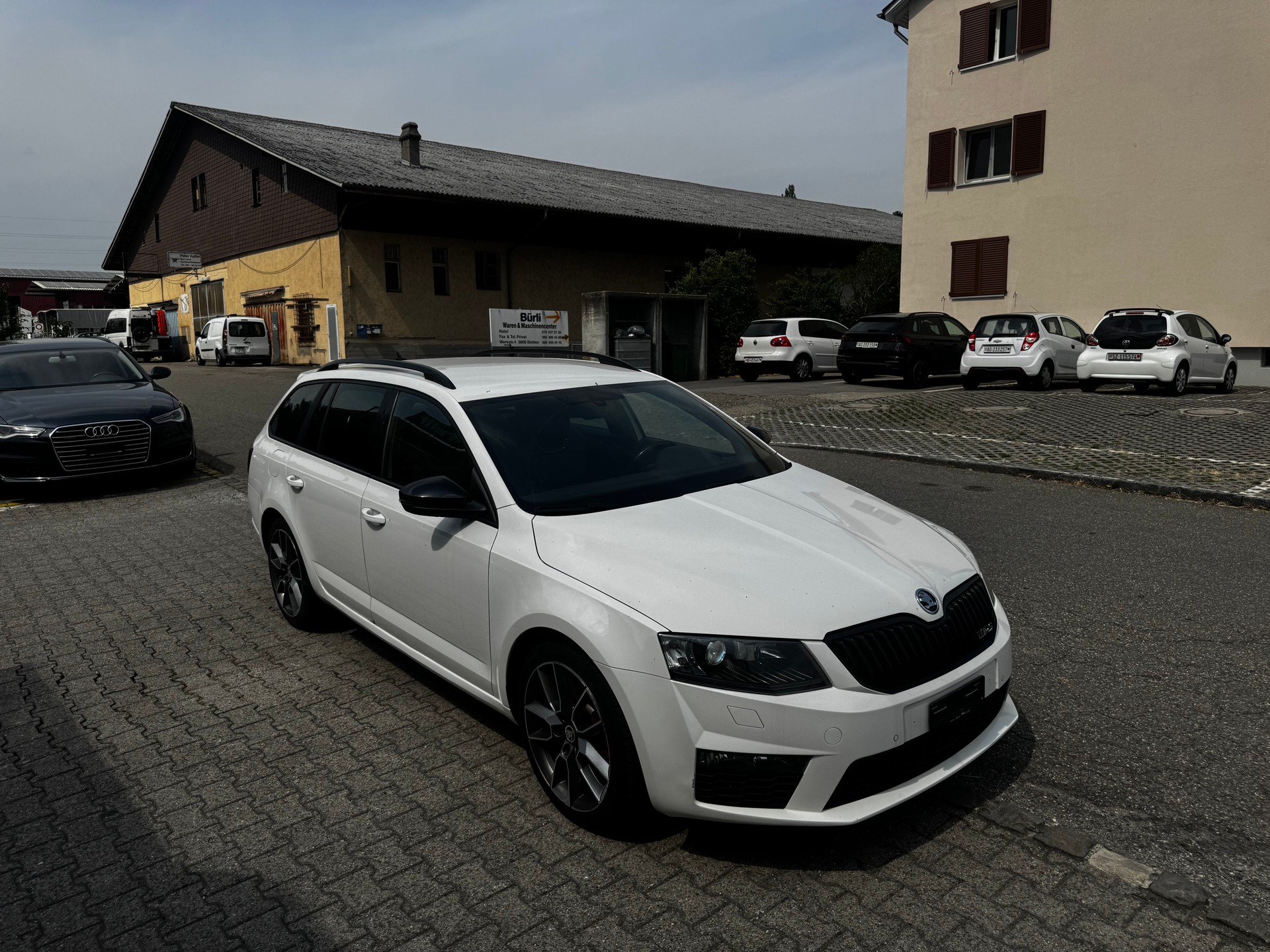 SKODA Octavia Combi 2.0 TSI RS-image-1